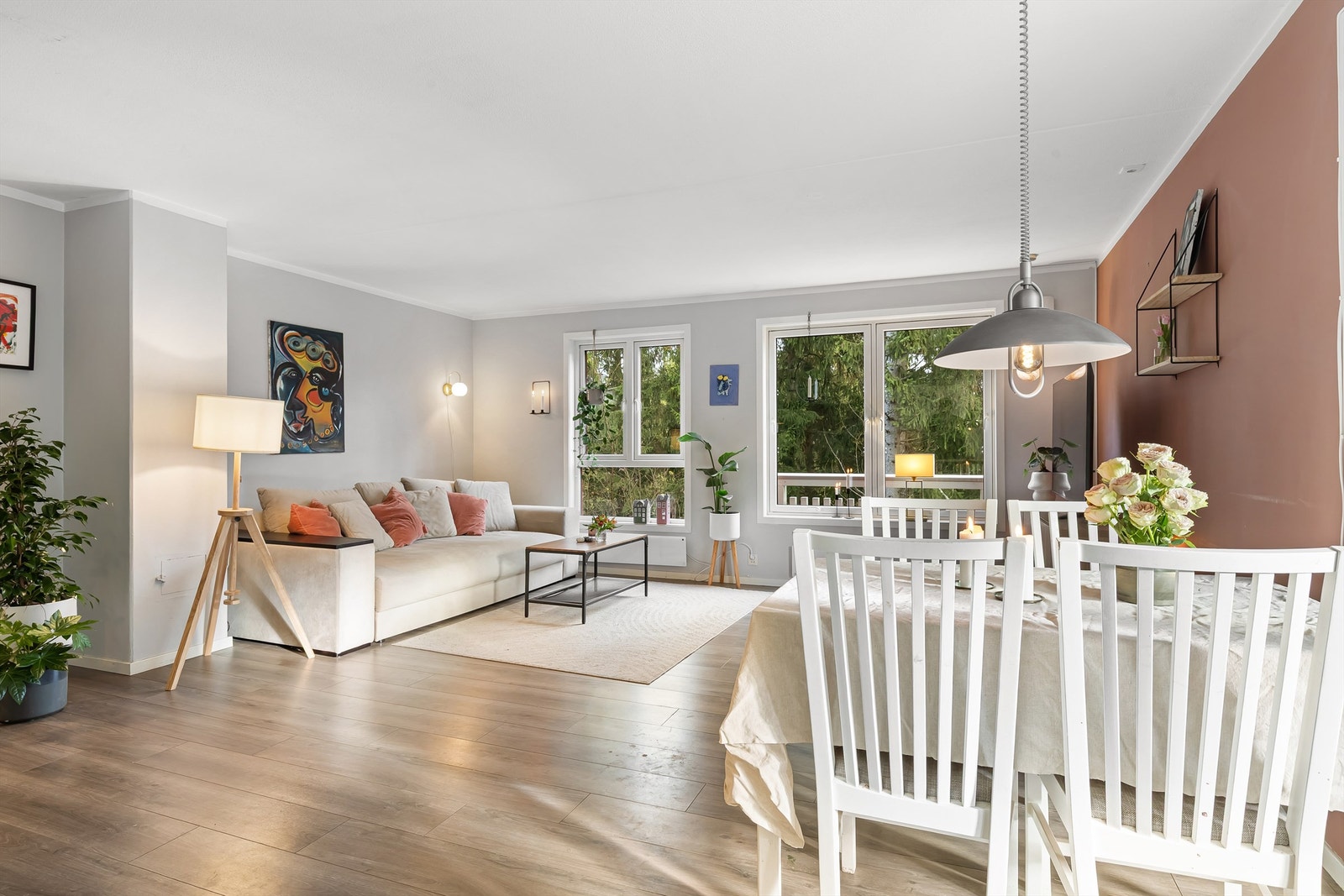 Meget tiltalende og stilren 3-roms hjørneleilighet med balkong og garasjeplass i et barnevennlig og attraktivt område på Bærums Verk Galleribilde