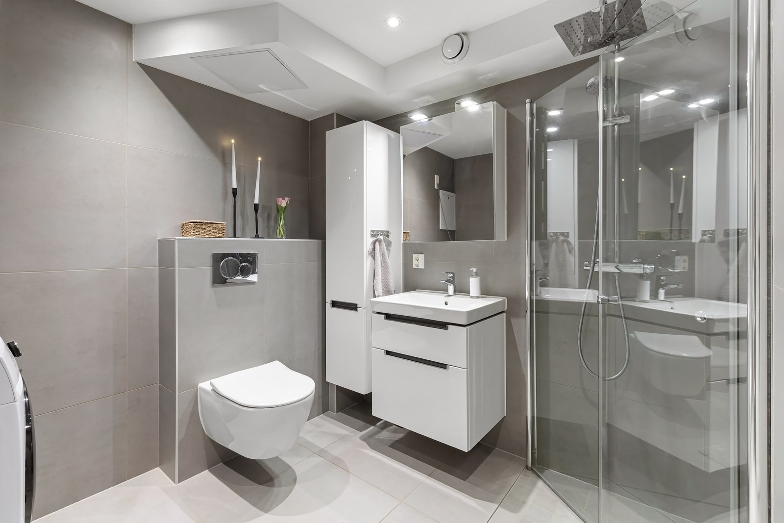 Leiligheten har to gode soverom, begge med plass for seng, skap og annet passende møblement Galleribilde