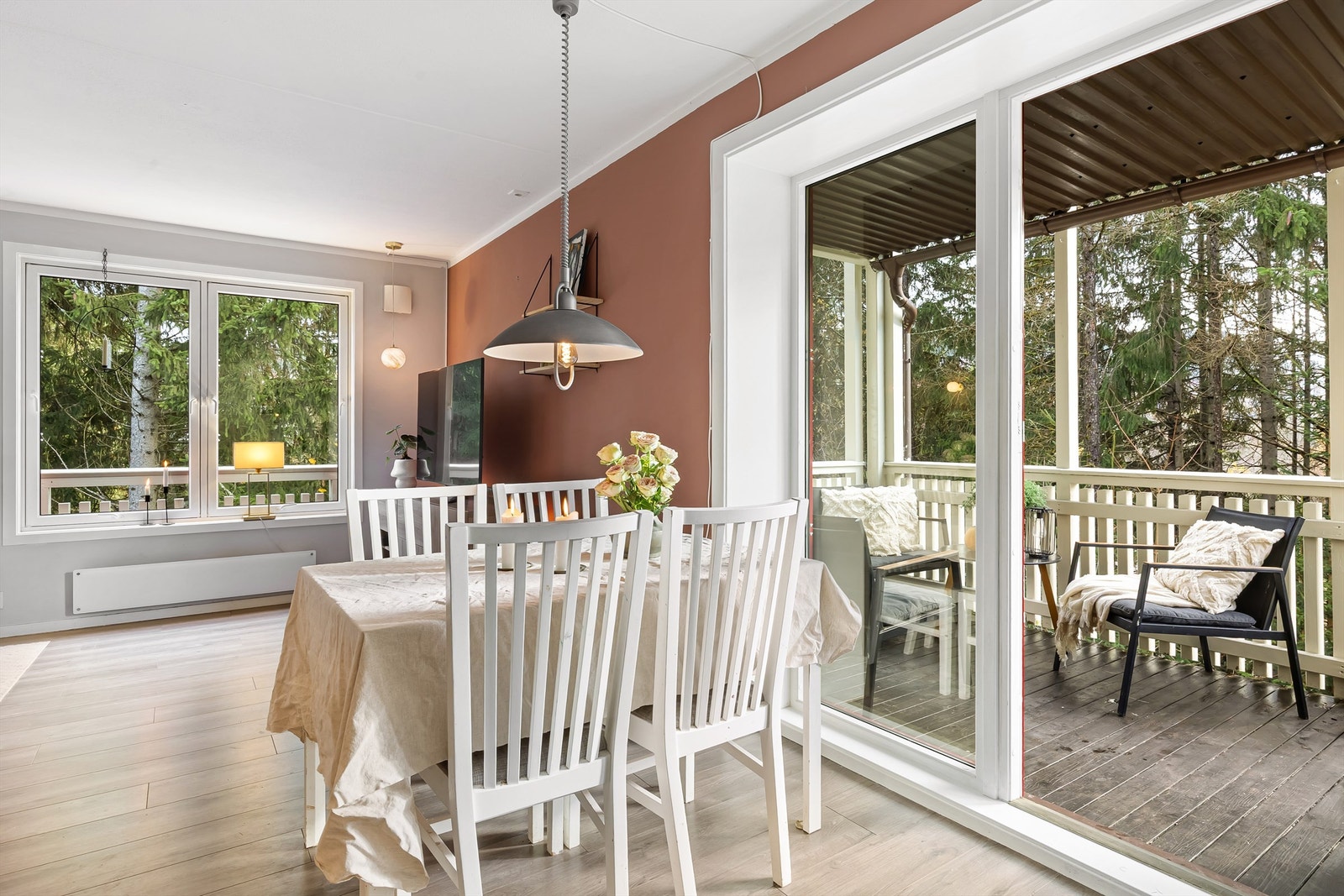 Fra stuen er det utgang til balkongen Galleribilde