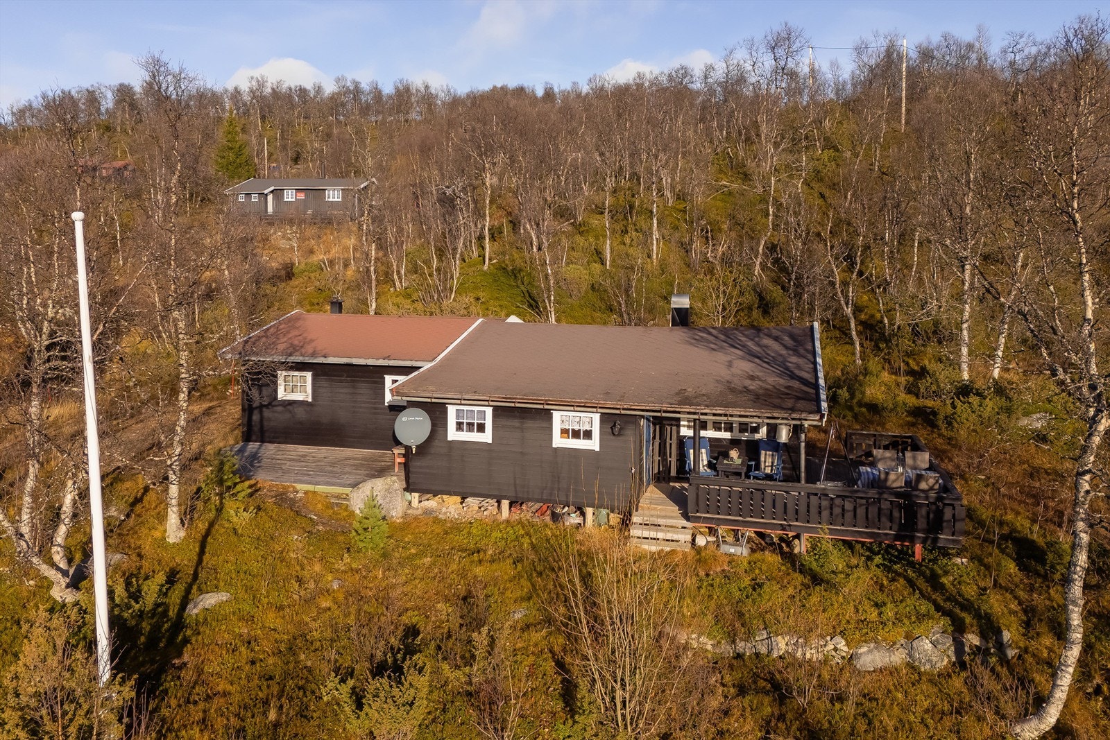 Sjarmerende og lun hytte kun en kort kjøretur fra Røros sentrum. Her kan du senke skuldrene, finne roen og nyte frisk fjelluft året rundt. Galleribilde