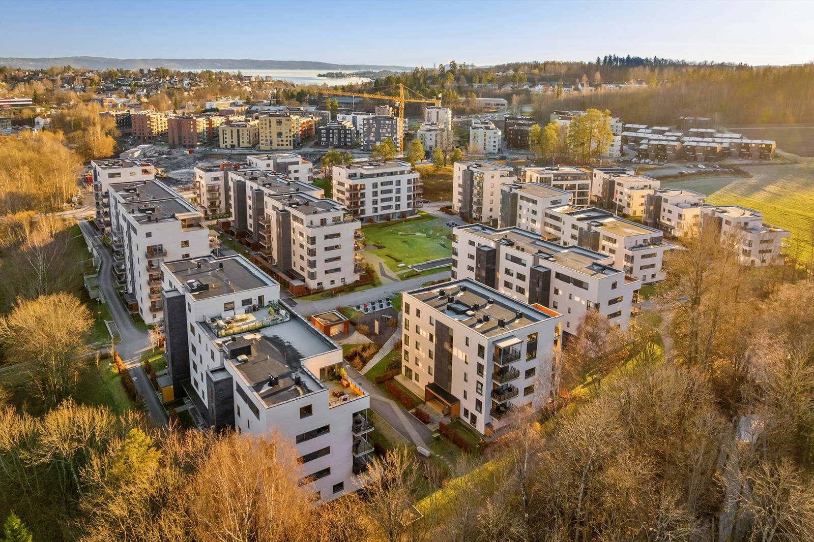 Med heisadkomst direkte til garasjeanlegget går du tørrskodd til bilen, en detalj som gir en ekstra følelse av bekvemmelighet i hverdagen Galleribilde