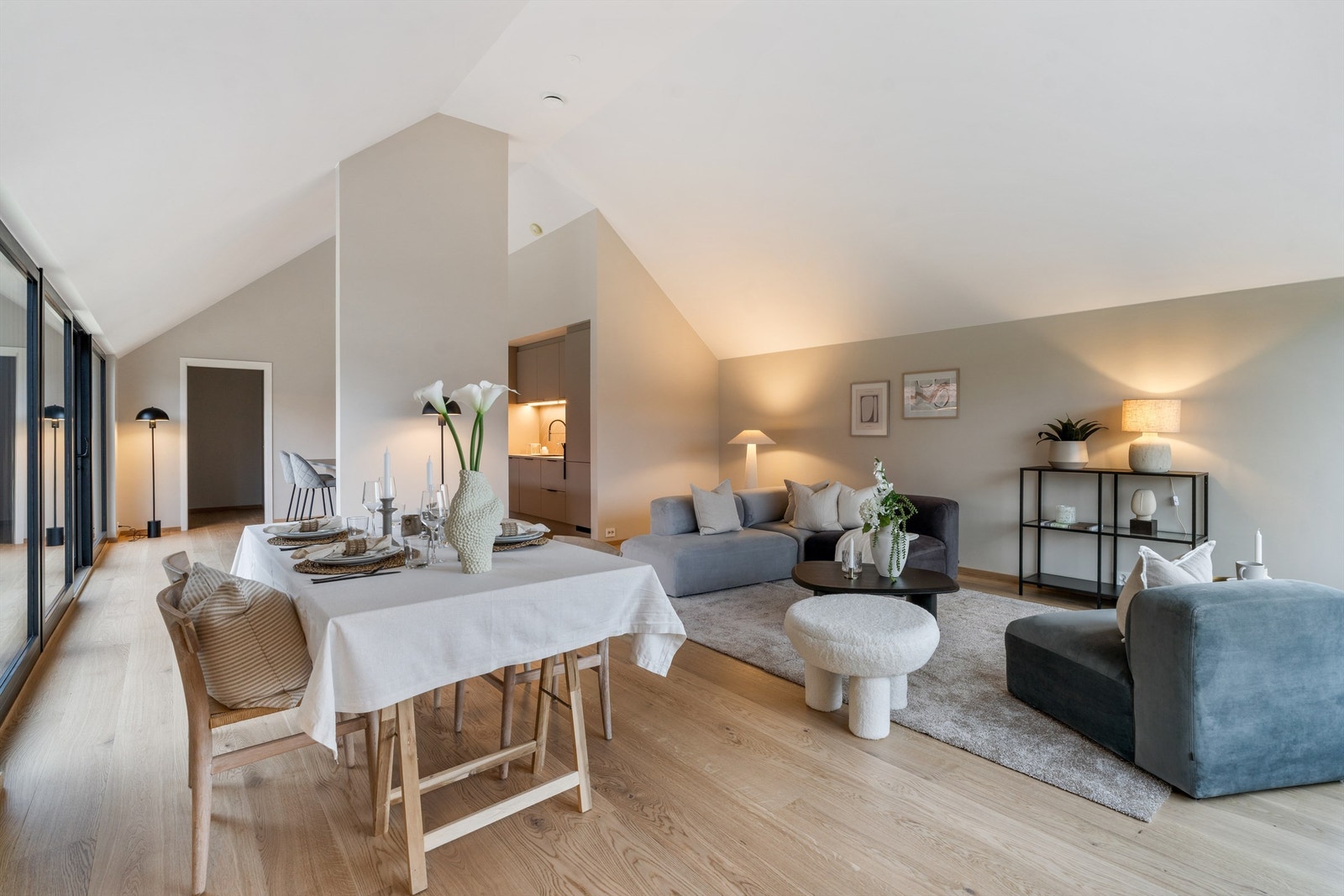 Stue mot kjøkken. Galleribilde