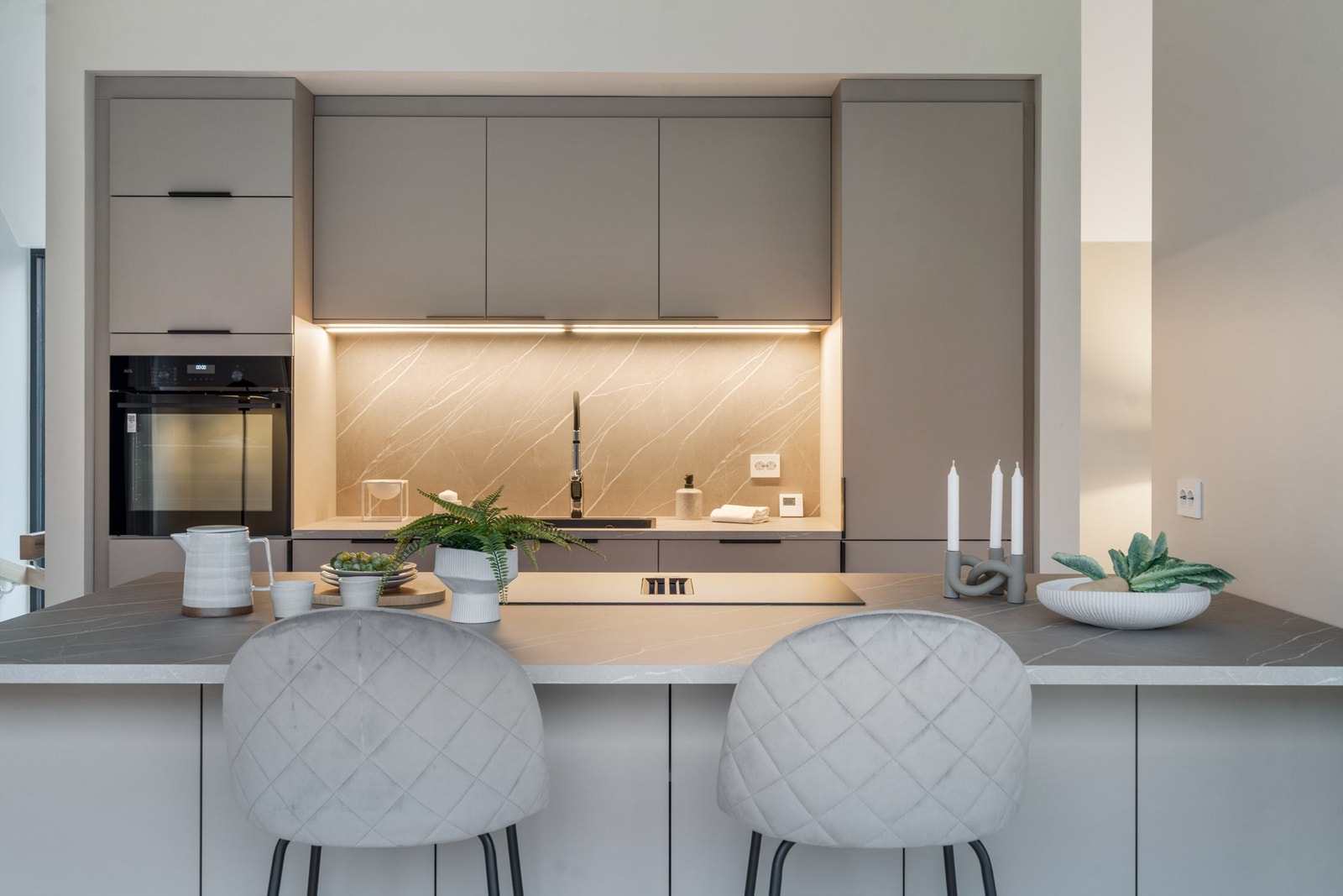 Kjøkken med kjekk "barløsning / frokostplass". Galleribilde