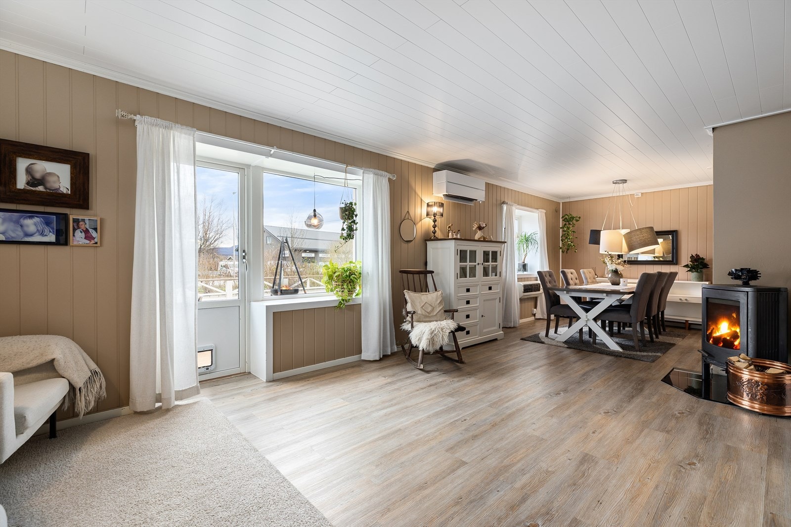 Utgang til stor terrasse mot sør Galleribilde