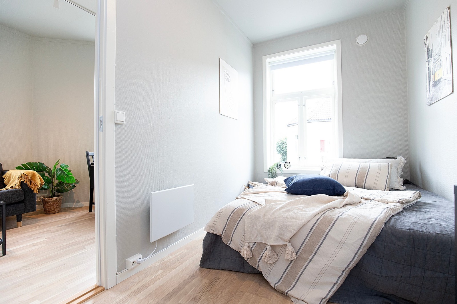 Soverom mot stue Galleribilde