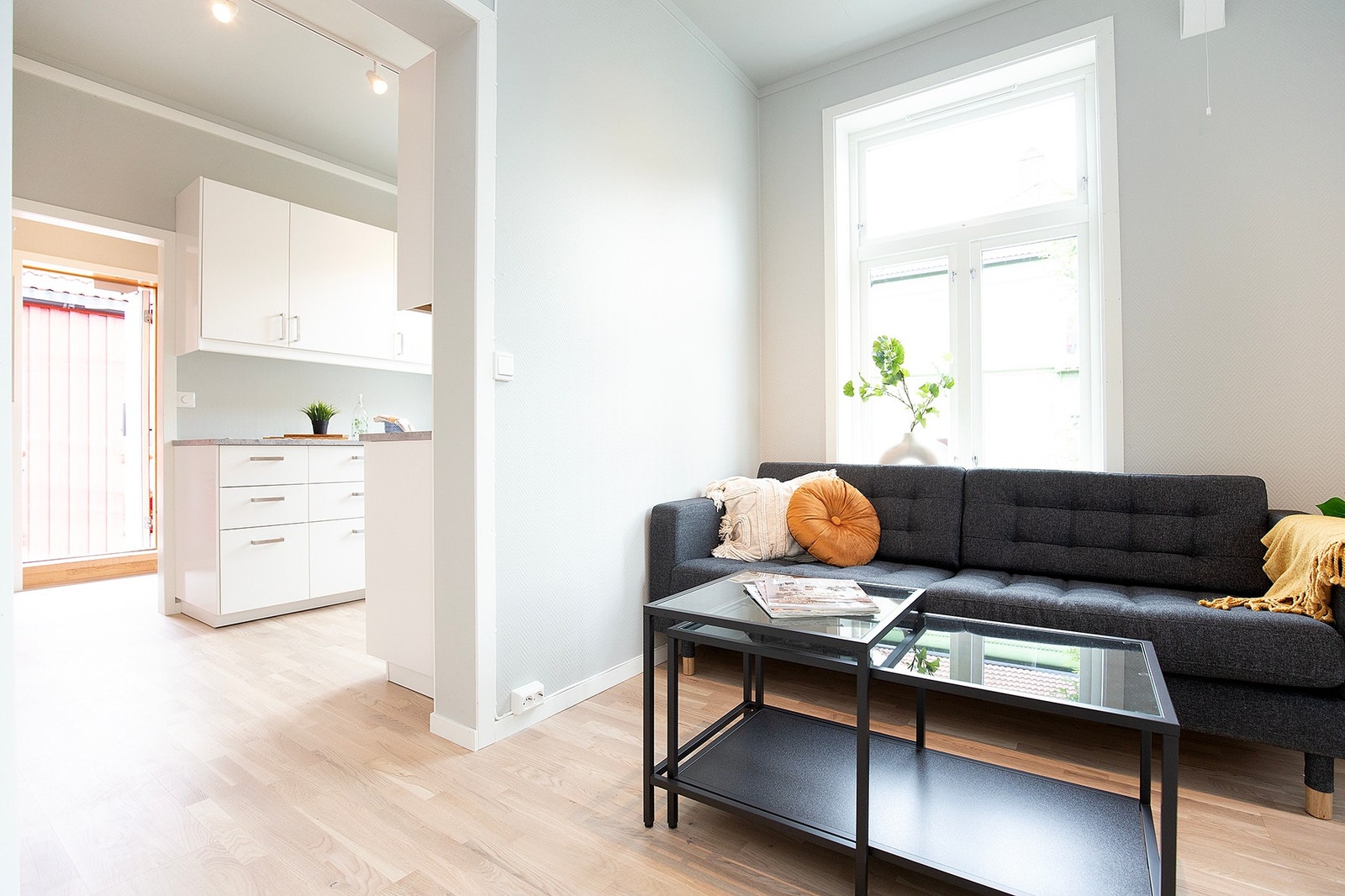 Stue mot kjøkken Galleribilde