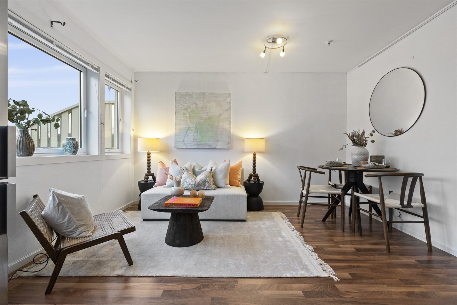 Emir Mekic v/ Eiendomsmegler Krogsveen har gleden av å presentere Ulholtsveien 20! Foto: Marika Mørkestøl / Marika Foto Galleribilde