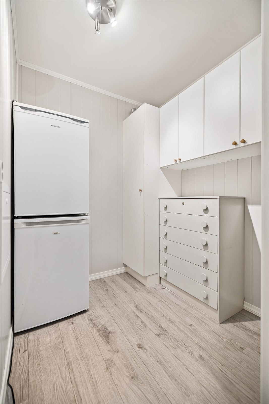 Rør-i-rør-systemets fordelerskap er plassert i boden for enkel tilgang. Galleribilde