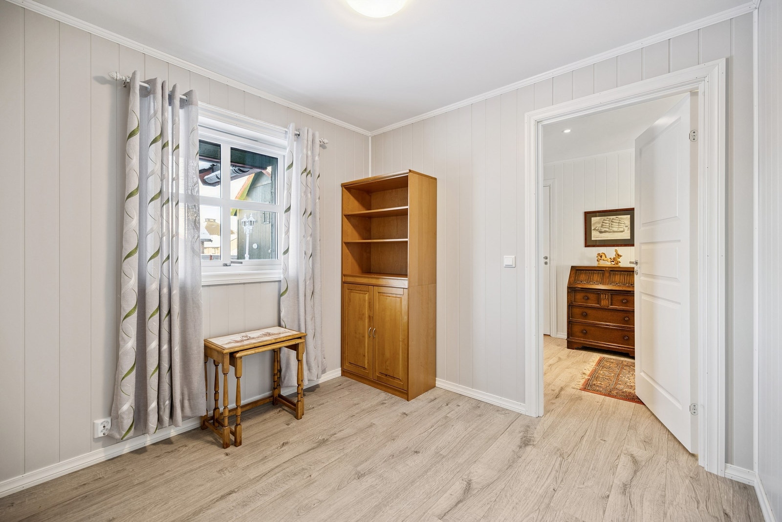 Det andre soverommet egner seg godt som barnerom, gjesterom eller kontor. Galleribilde