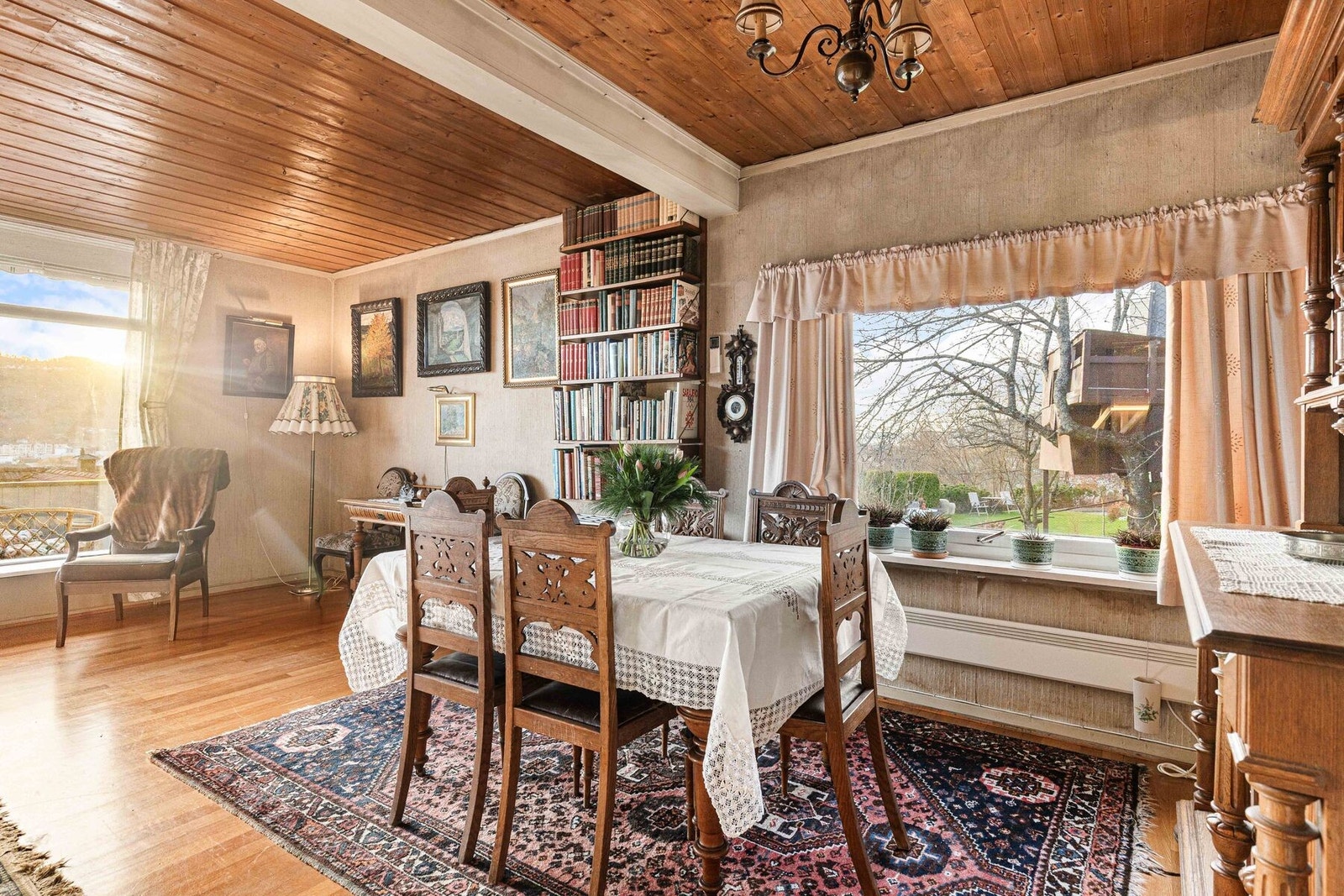 Det er plass til et stort bord, for å samle familie og venner. Galleribilde