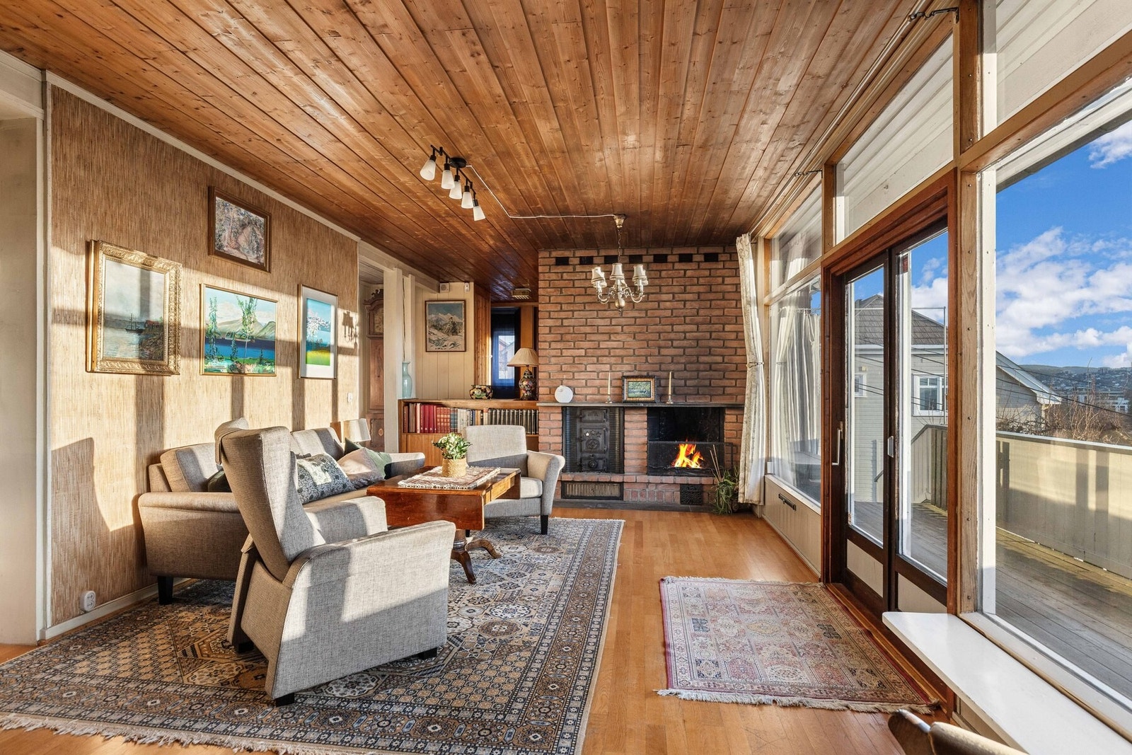 Peisen gir både varme og ekstra hygge. Galleribilde