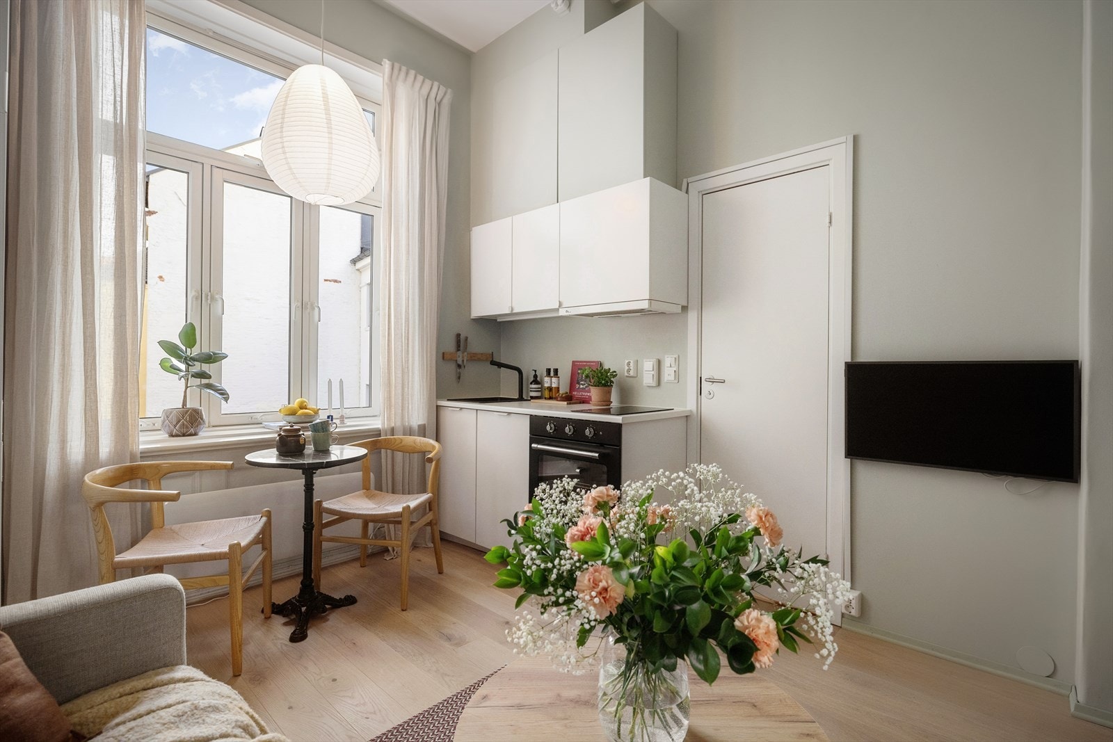 Leiligheten kan by på en arealeffektiv planløsning, generøs takhøyde og rolig beliggenhet mot bakgård. Galleribilde