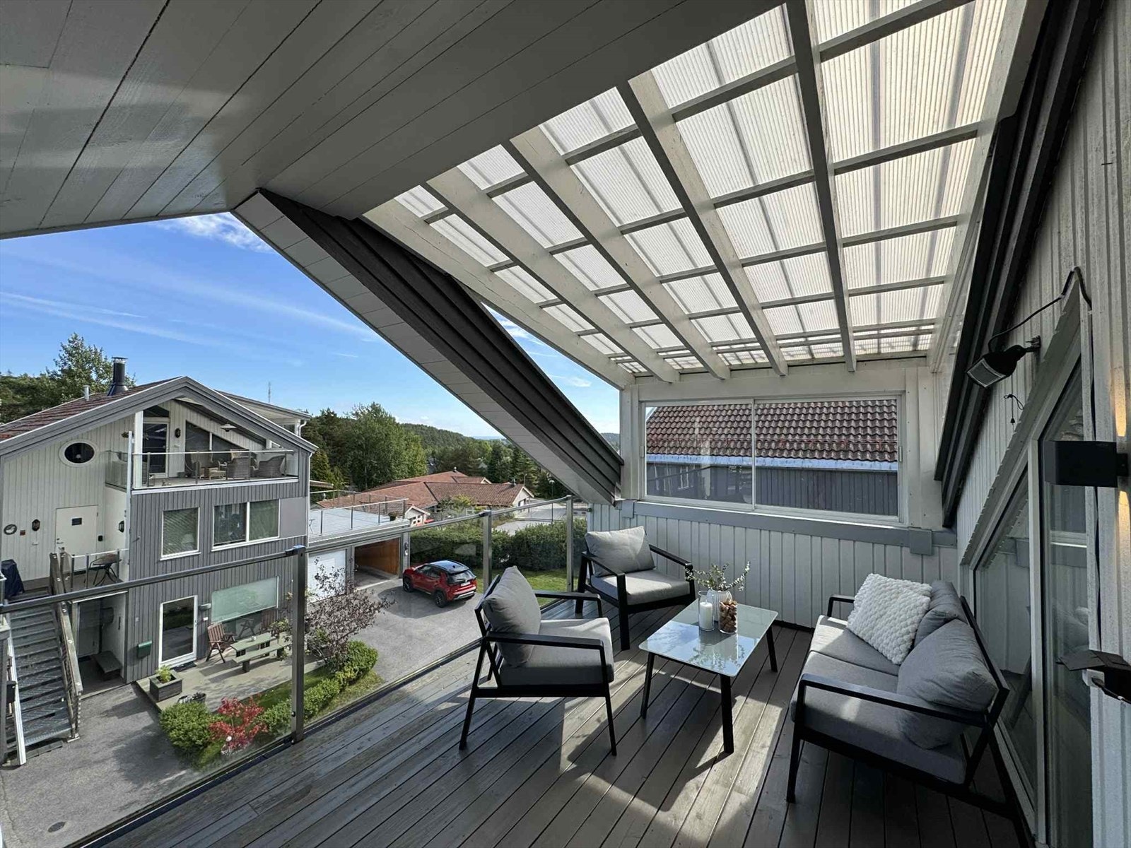 Balkong ut fra loftstue - privat bilde Galleribilde