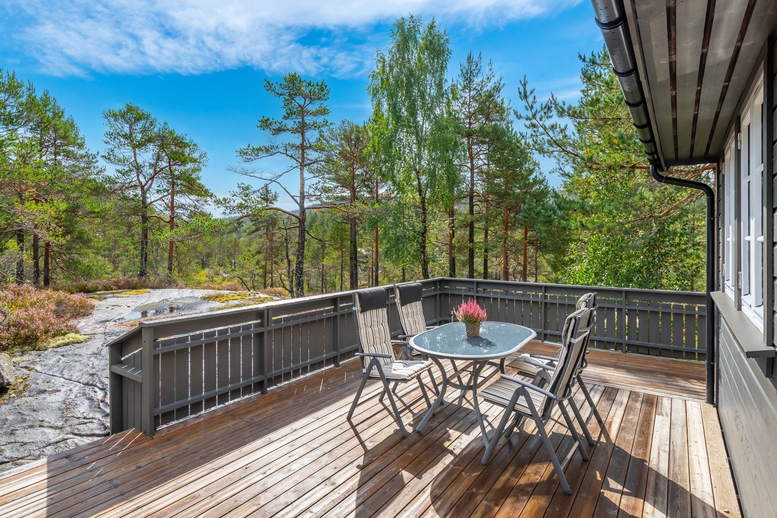 Her er det god plass til å skape seg hyggelig uterom. Galleribilde