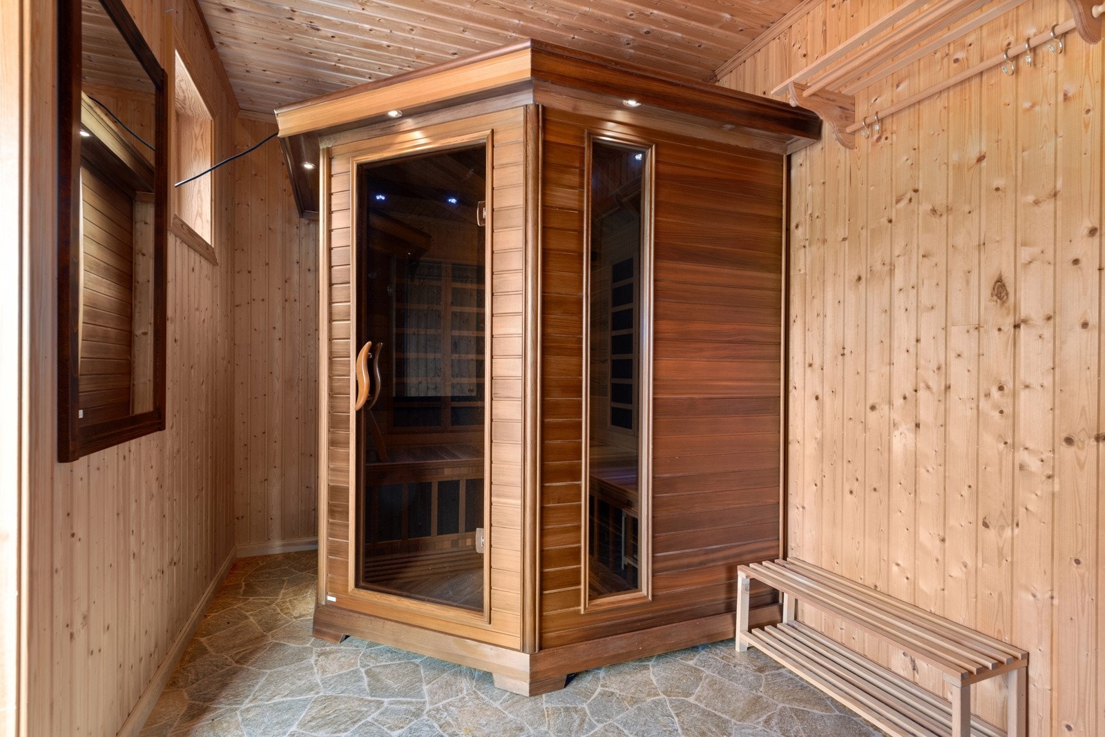 I gangen er det stor infrarød badstue som virkelig kan nytes etter en lang dag på ski Galleribilde