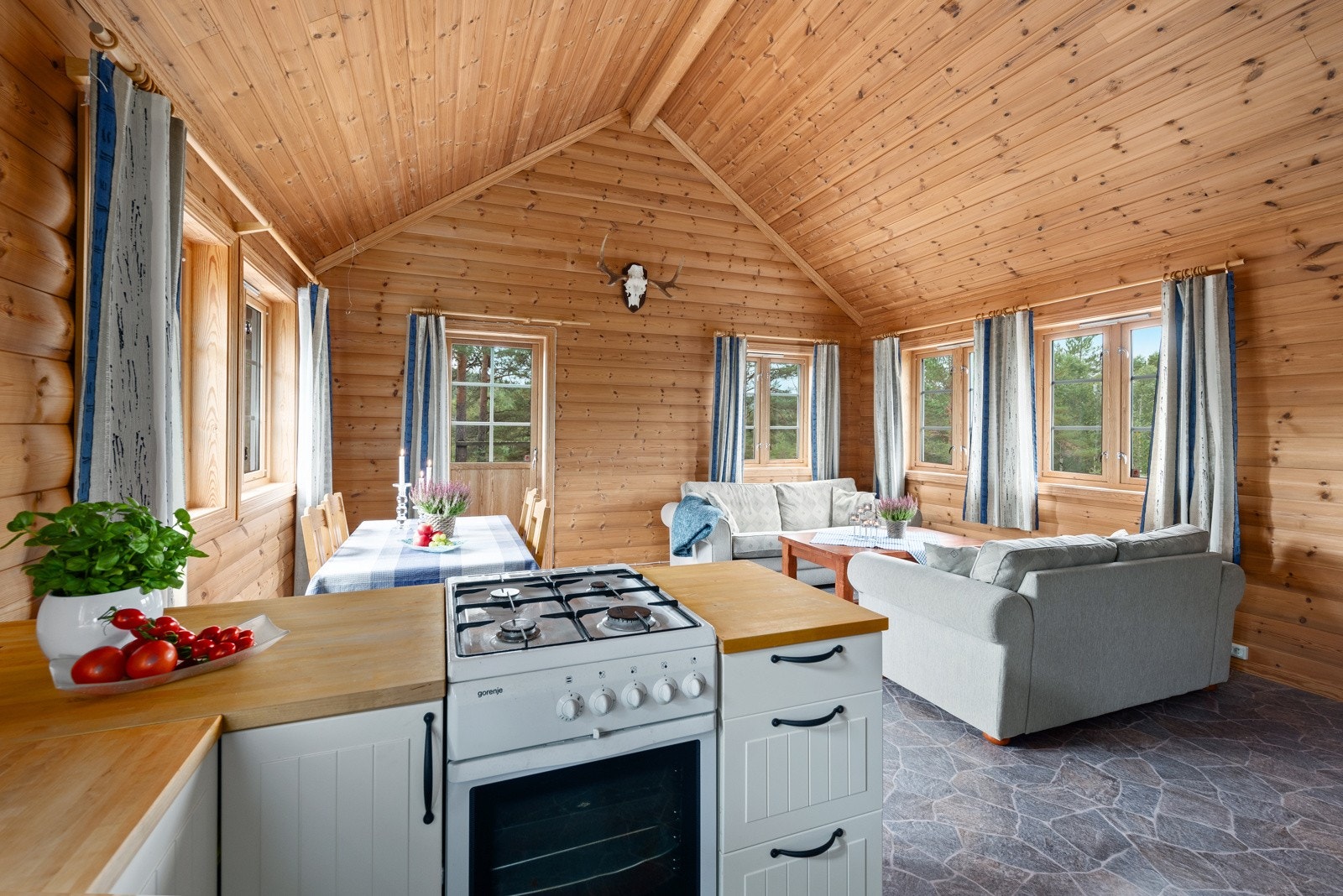 Her kan man virkelig kose seg med matlaging og baking, og kanskje sylting av selvplukk Galleribilde