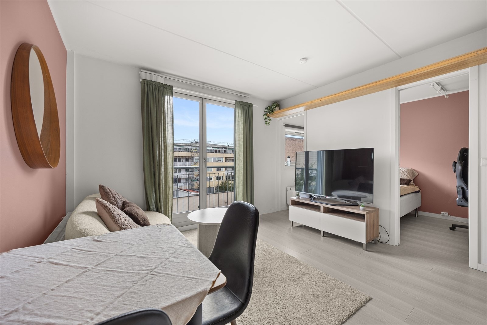 Svært arealeffektiv leilighet med romslig soverom Galleribilde