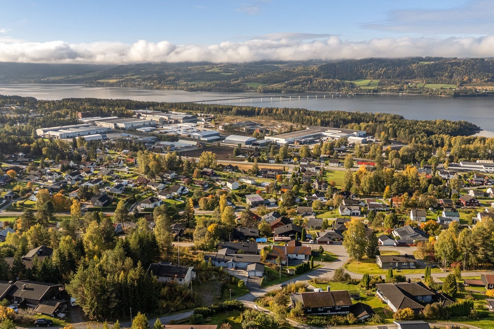 Her får du en enebolig med sentral beliggenhet og fin utsikt. Galleribilde