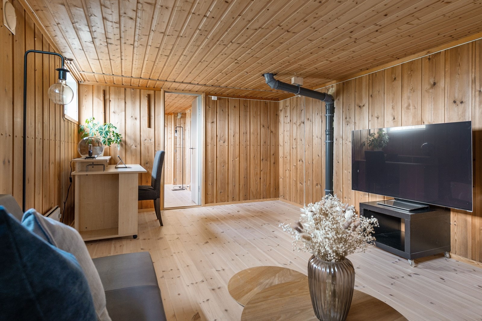 Kjellerstuen har romslig plass og god takhøyde (ikke godkjent for varig opphold). Galleribilde