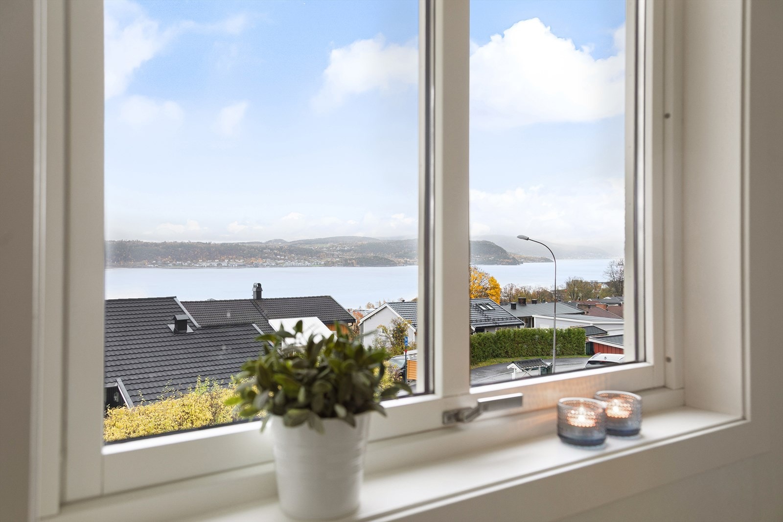 Nydelig utsikt mot fjorden fra soverommet Galleribilde