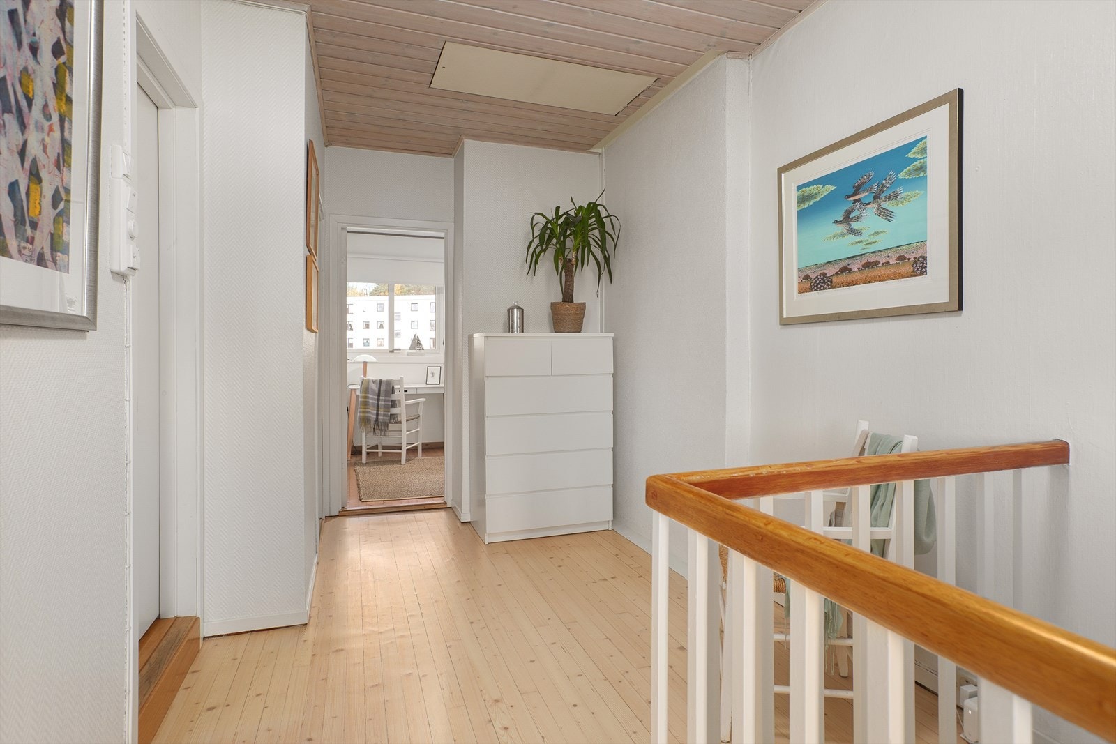 I boligens andre etasje finner du 3 soverom og bad Galleribilde