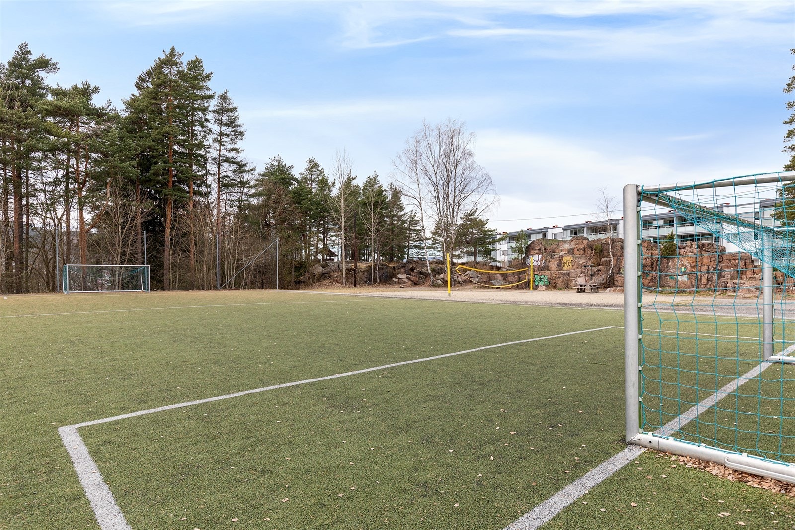 Stor fotballbane og volleyballbane gir mange muligheter for den aktive Galleribilde