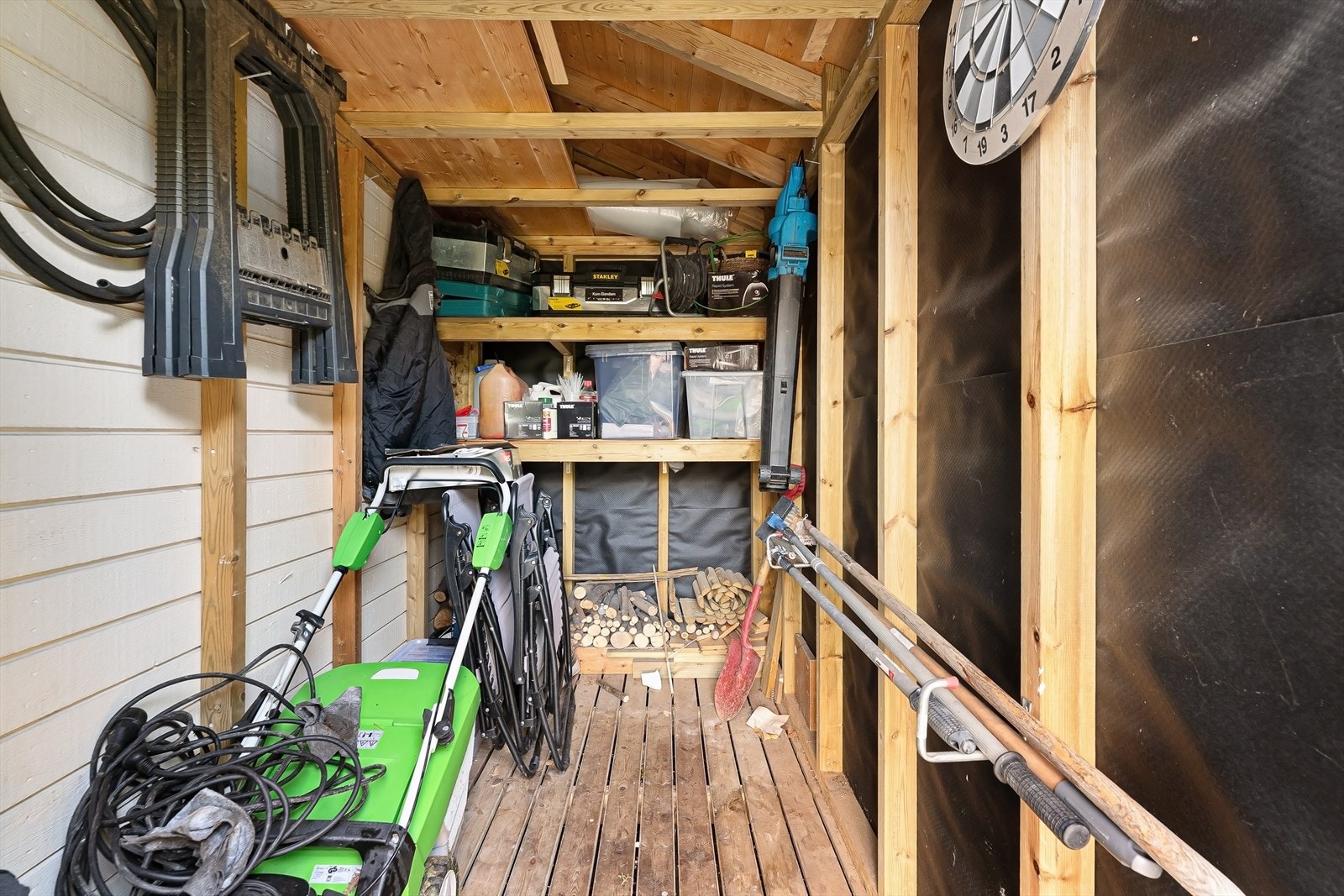 Redskapsbod på hagesiden Galleribilde