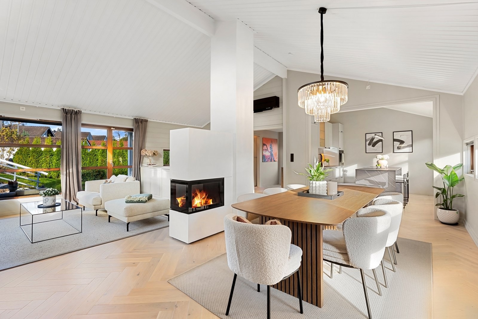 Lys og attraktiv enebolig på egen tomt Galleribilde