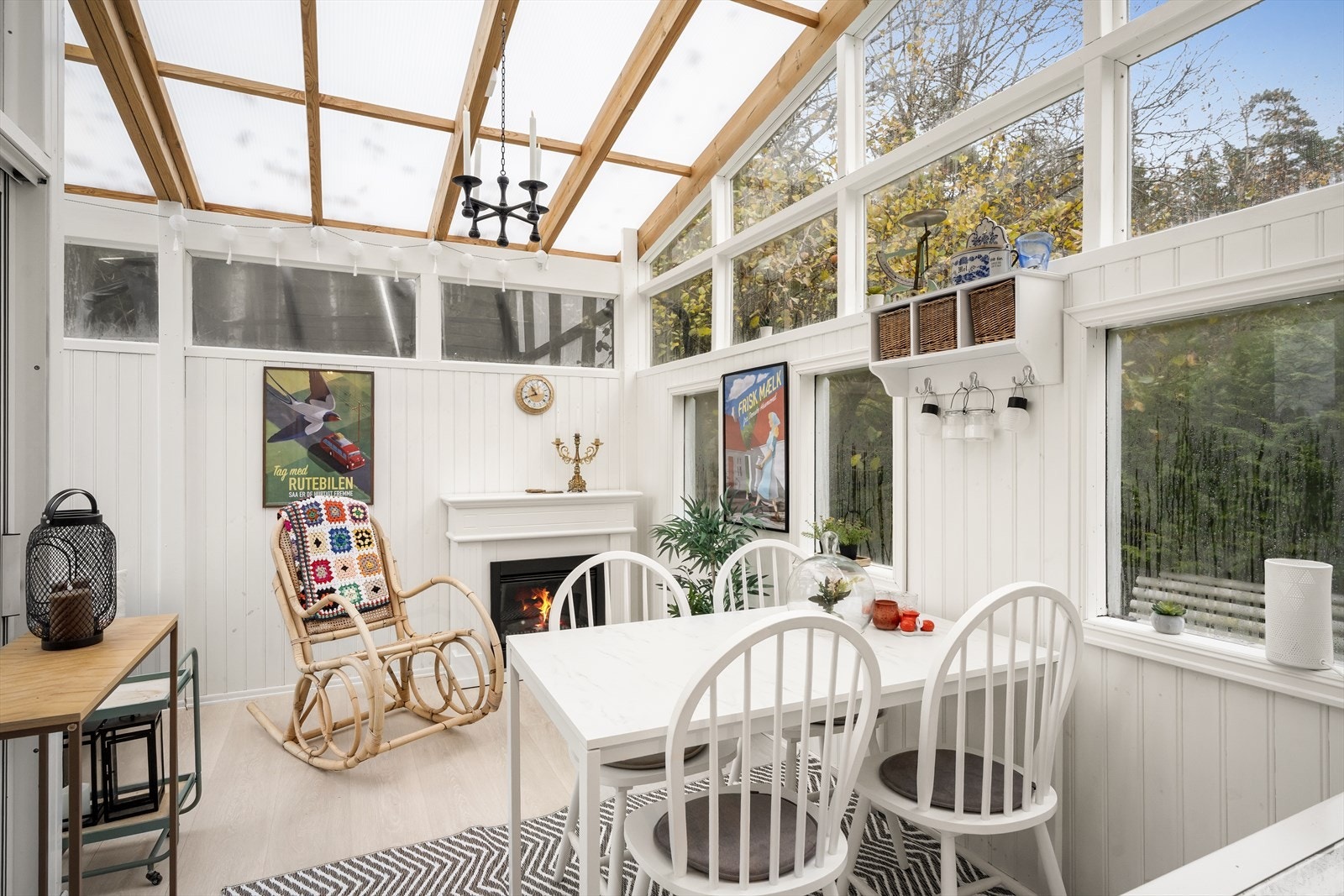 Utestue med tilgang fra kjøkken og terrasse (ikke søkt om/godkjent) Galleribilde