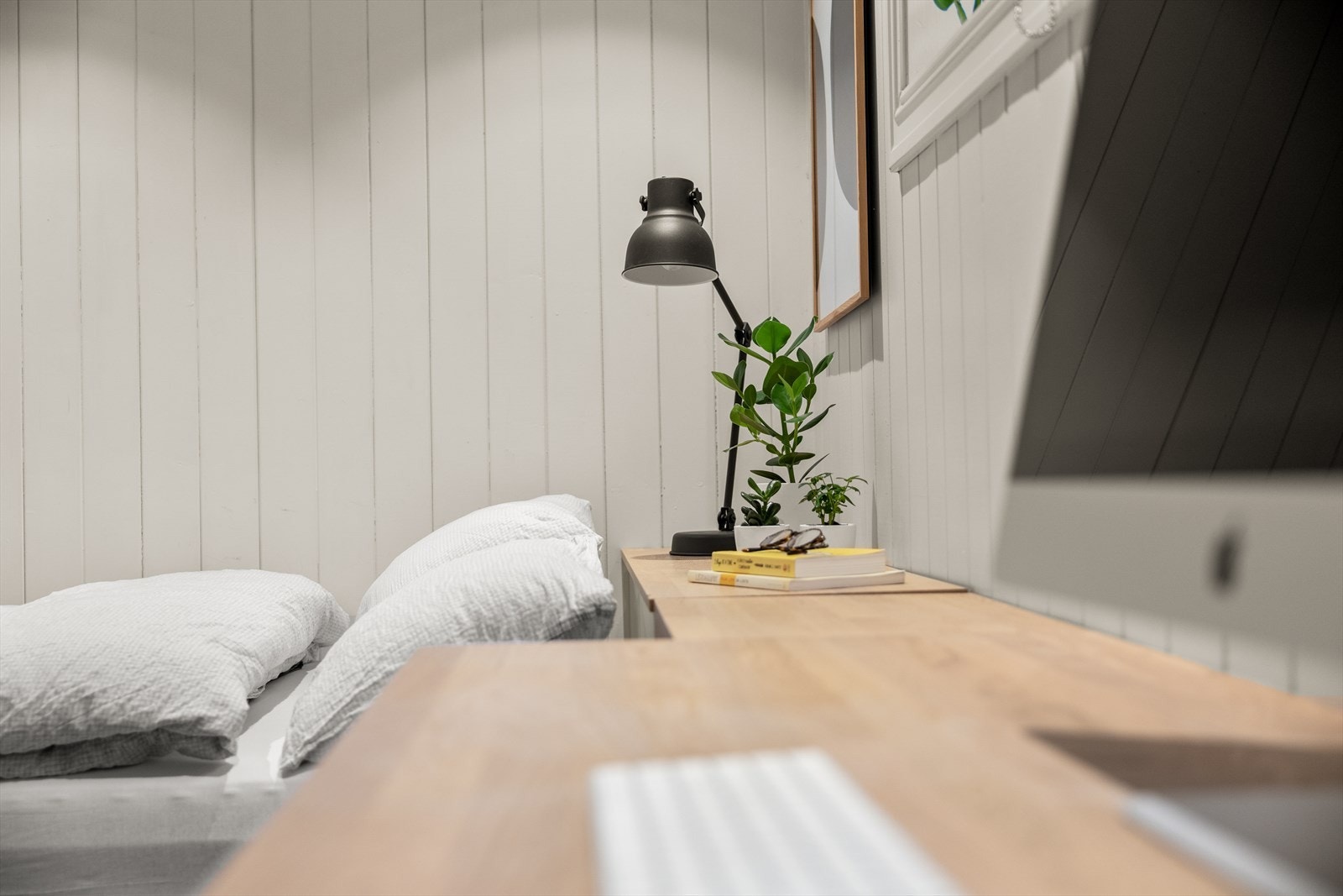 Den plassbygde benkeløsningen utnytter rommet på en smart og effektiv måte. Galleribilde