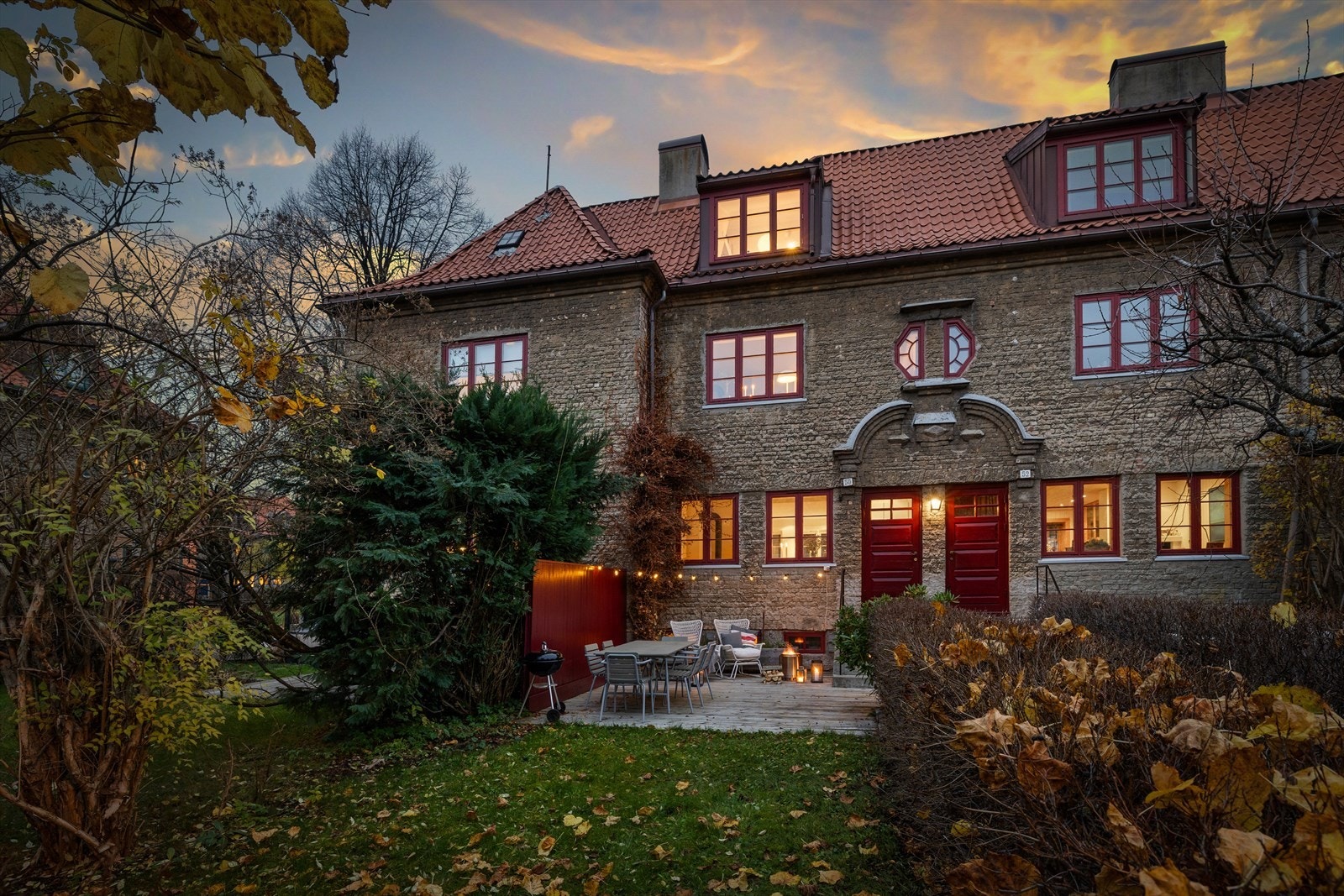 Drømmer dere om et townhouse med sjel, tidløse detaljer og vakker hage - midt i et av Oslos mest ettertraktede områder? Da bør dere ta en titt på denne! Galleribilde