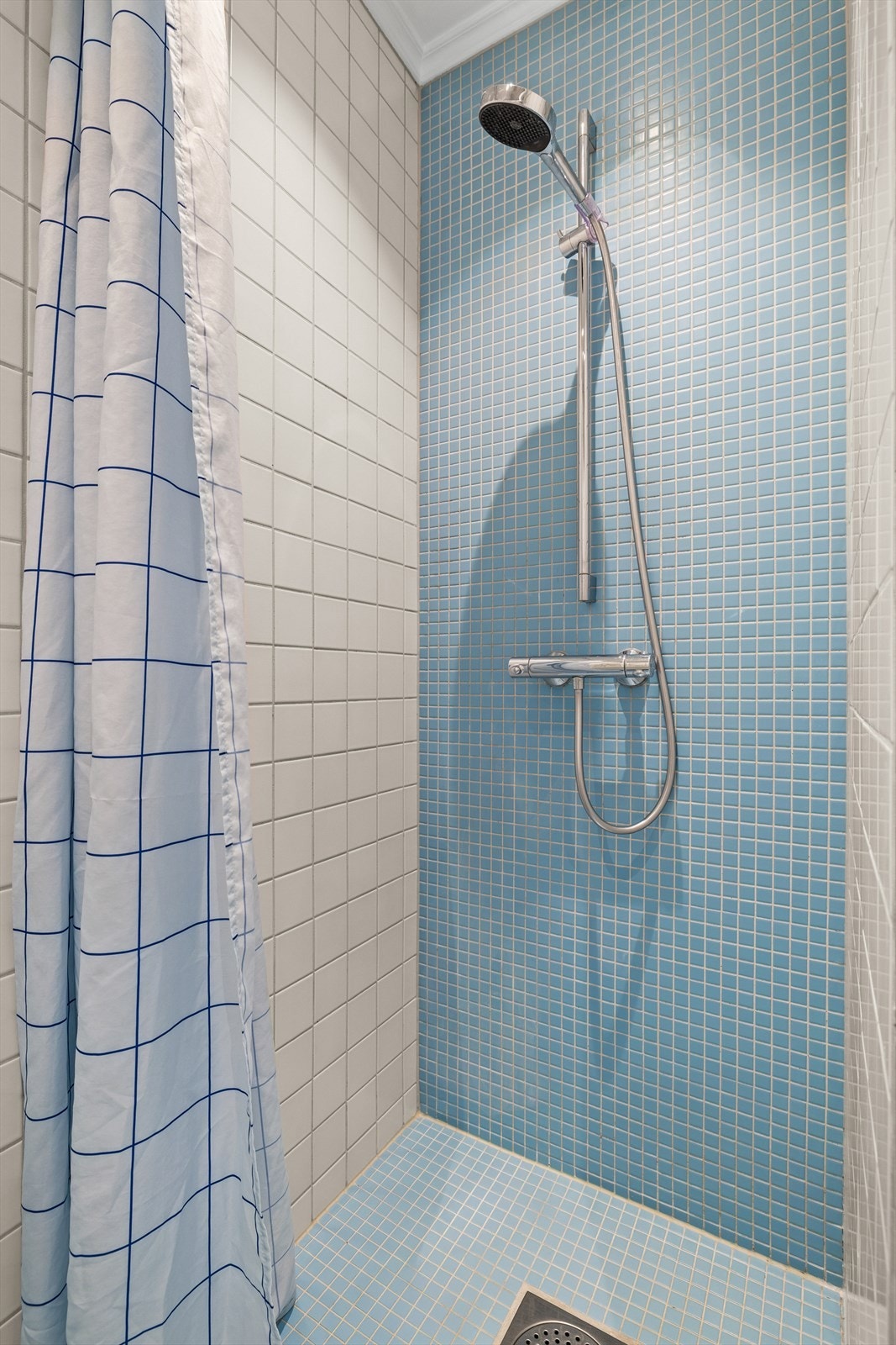 Løsningene gir god plassutnyttelse og gir rommet et ryddig og helhetlig uttrykk. Galleribilde