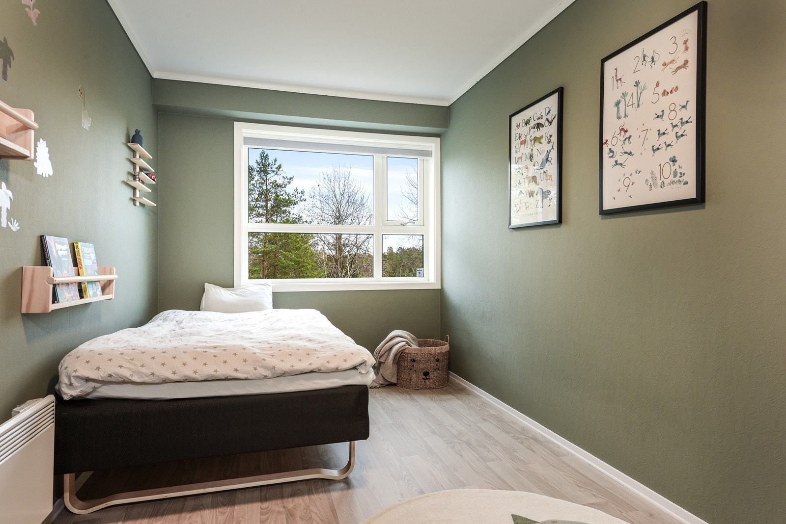 Det andre soverommet i etasjen egner seg godt som barnerom. Galleribilde