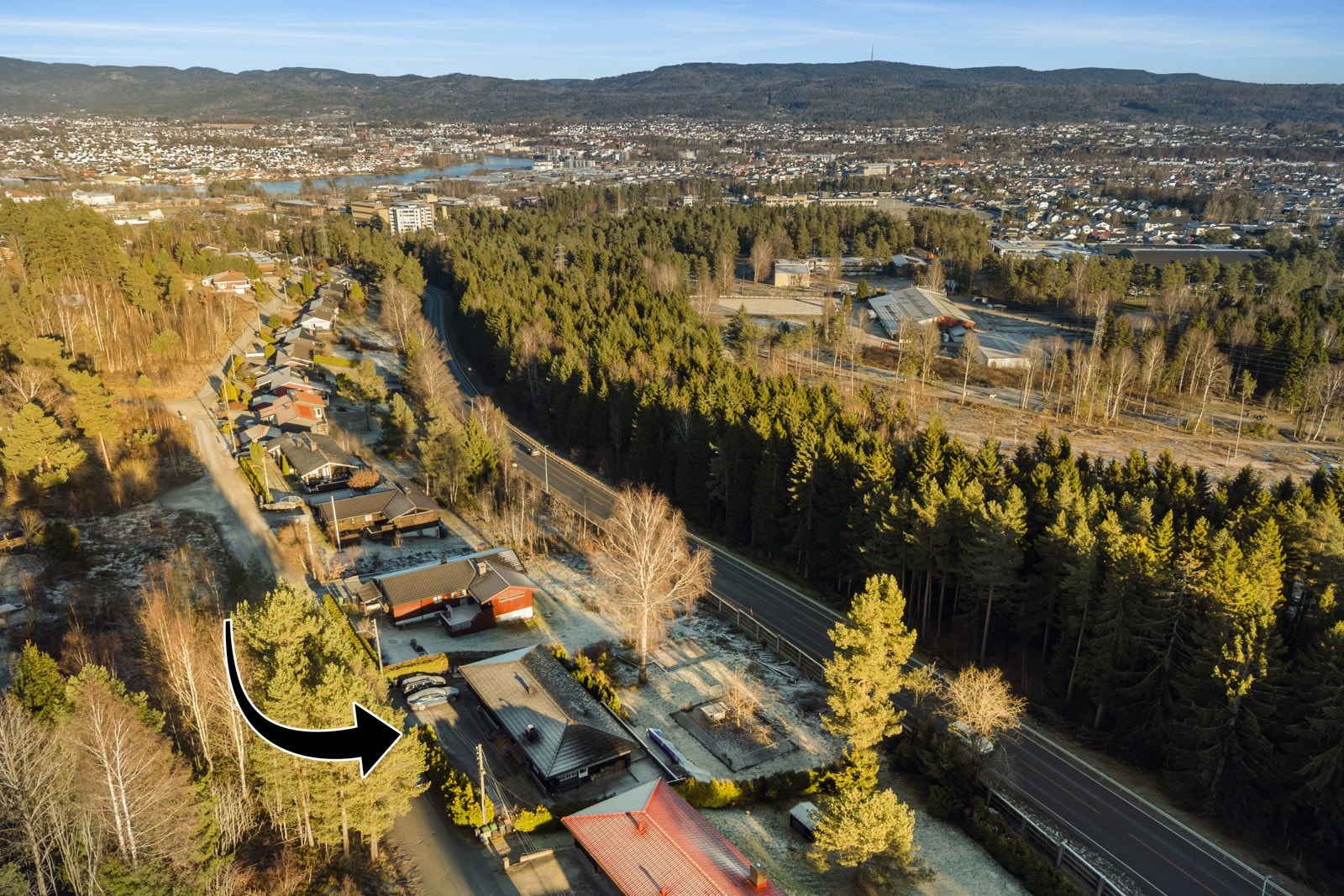Innholdsrik familiebolig beliggende i populært boområde i Vindalsåsen. Galleribilde