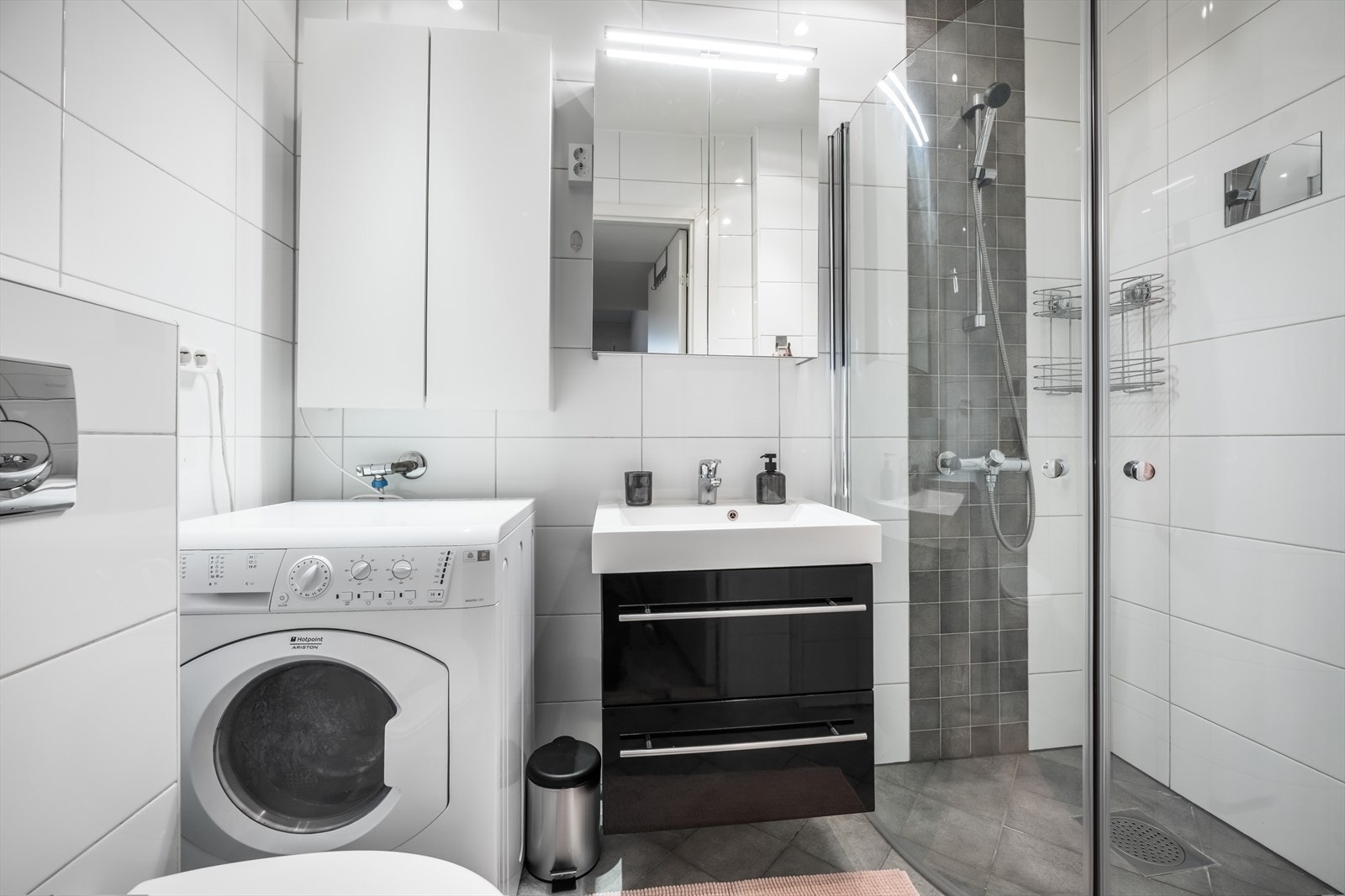 Bad med opplegg for vaskemaskin. Galleribilde