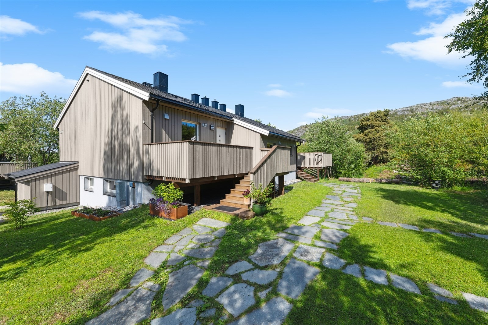 For de som er glad i friluftsliv, tilbyr området flotte turområder som gir mulighet for rekreasjon og naturopplevelser. Galleribilde