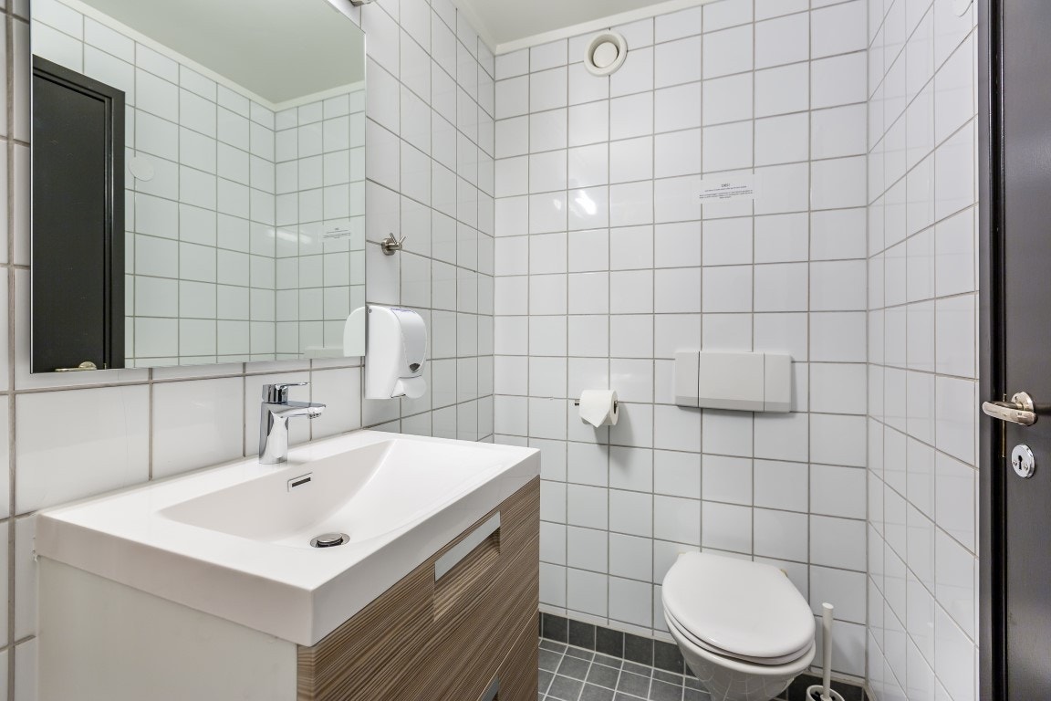 Pent flislagt bad Galleribilde