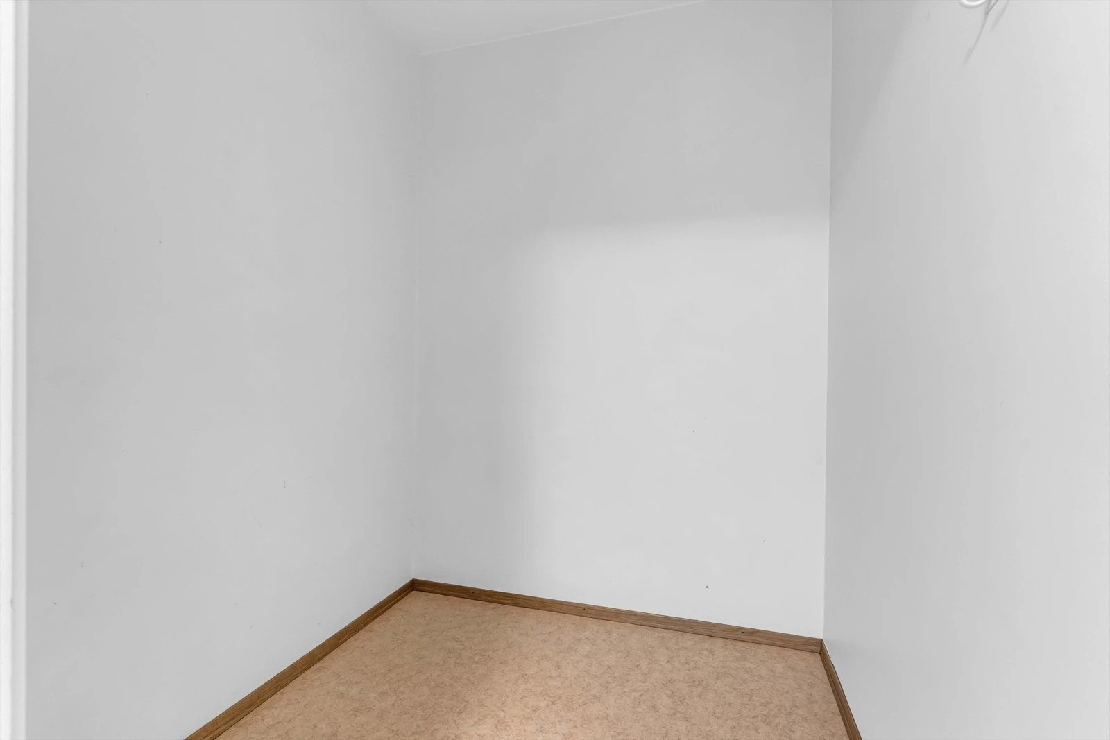 Den innvendige boden gir ekstra oppbevaringsmuligheter. Galleribilde