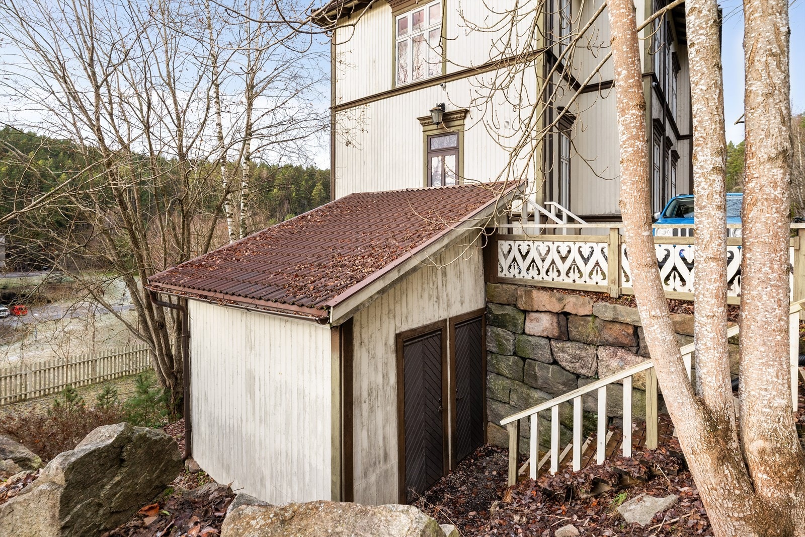 Det medfølger leiligheten i tillegg en utebod på nedsiden av bygget. Galleribilde