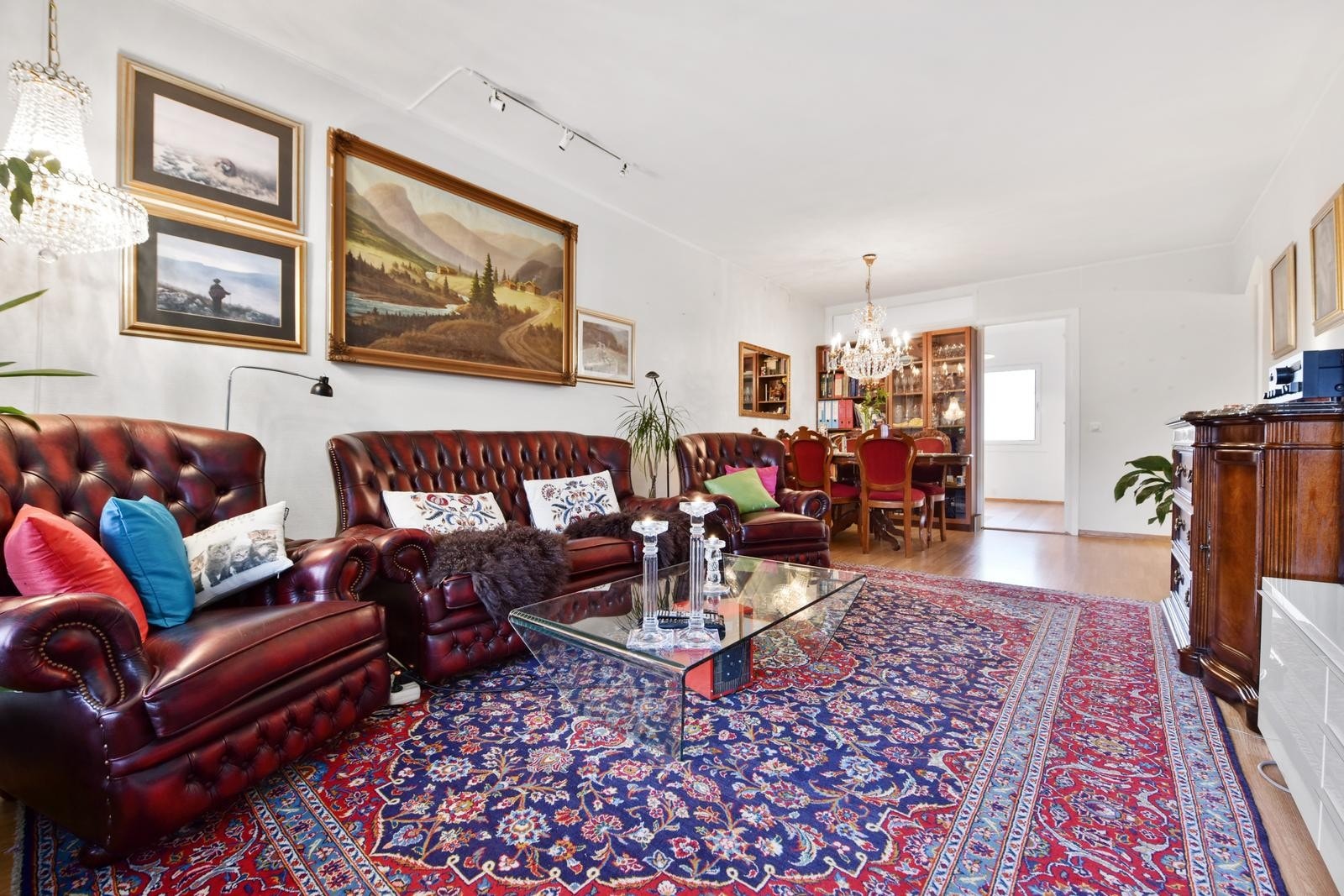 God størrelse på stuen som er enkelt å innrede etter eget ønske. Leiligheten leies ut umøblert. Galleribilde