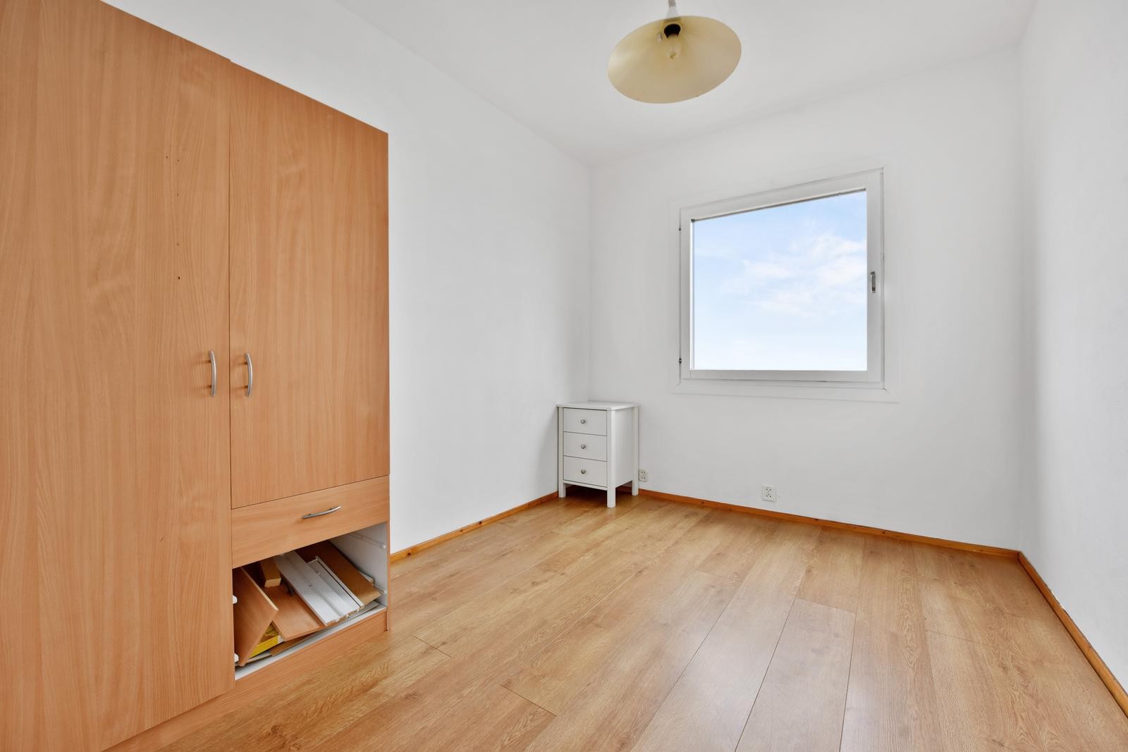 Garderobeskap på soverom. Galleribilde