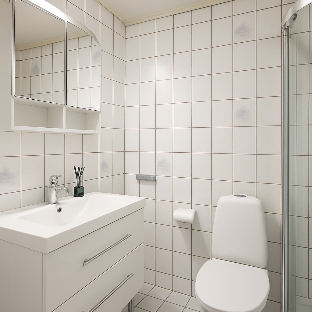 Bad med dusjkabinett og vaskemaskin Galleribilde