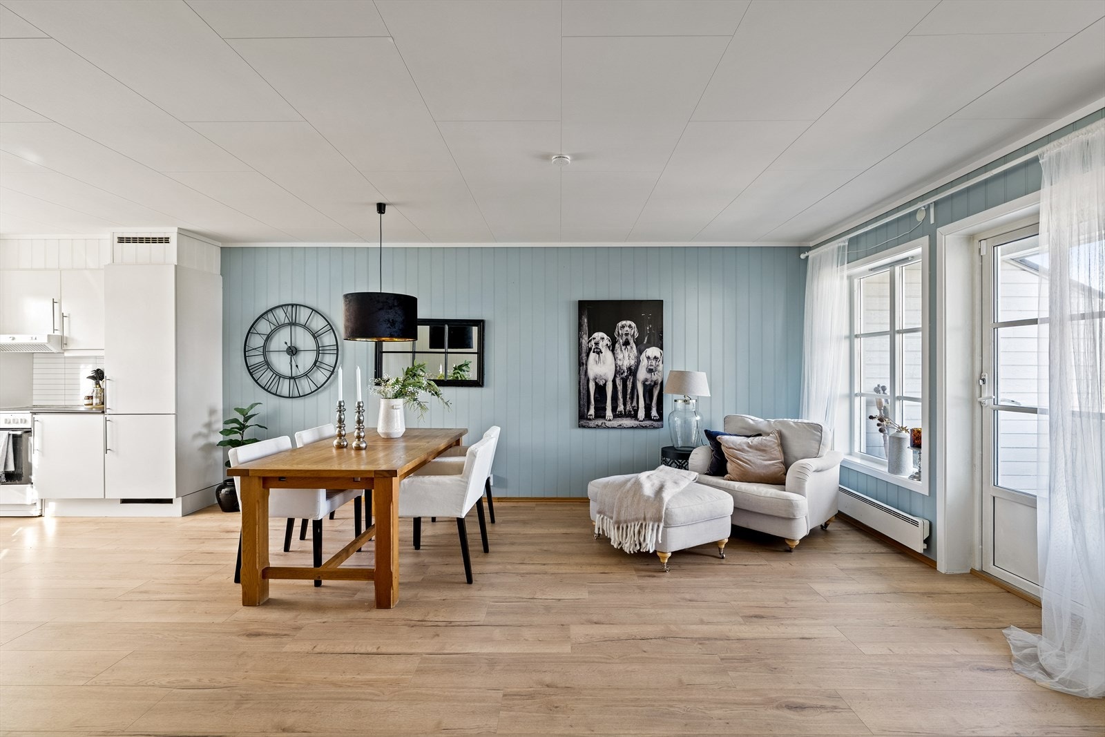 Stuen er har en praktisk utforming som gjør den enkelt og møblere etter eget ønske. Galleribilde