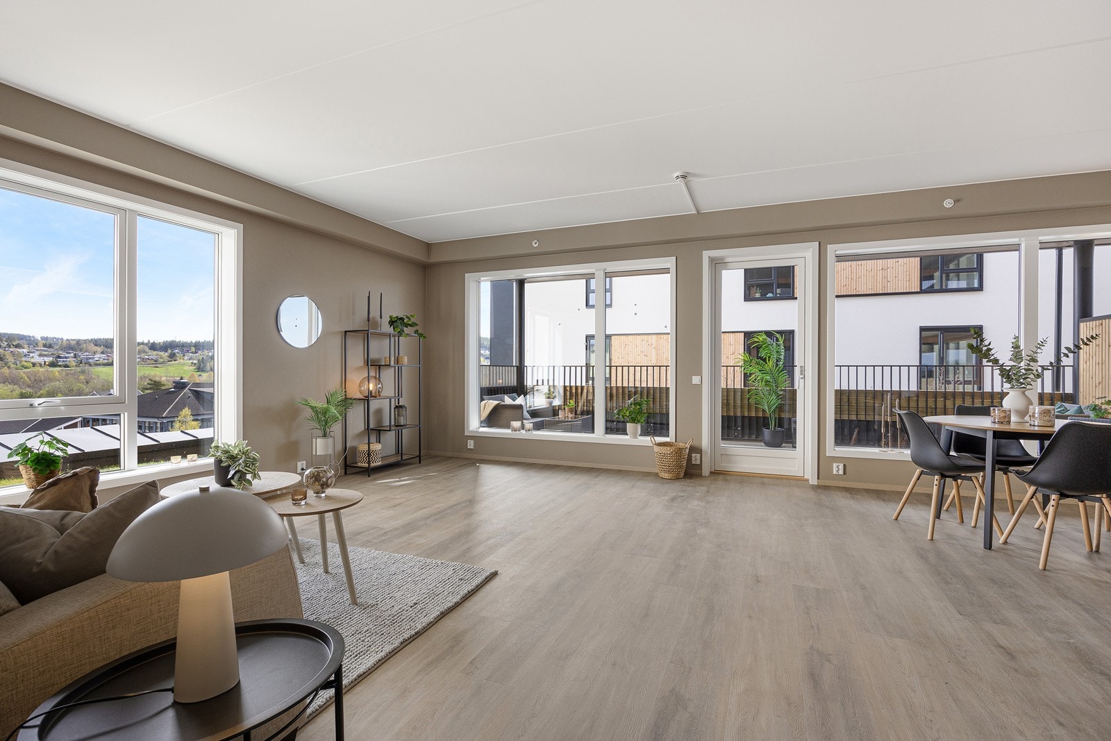 Velkommen til en helt ny og oppgradert endeleilighet i Torgalleen i Bjørkelangen sentrum! Galleribilde