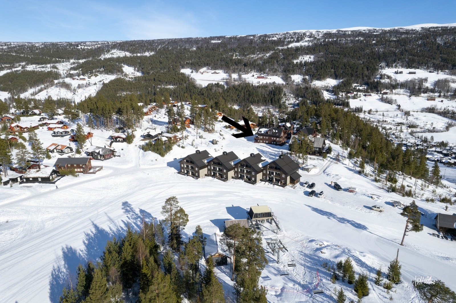 Eiendomsmegler MNEF/Partner/Økonom - Ådne Holestøl Hognerud ønsker velkommen til Tiurlie 19. Foto: Terje Bjørnsen Galleribilde