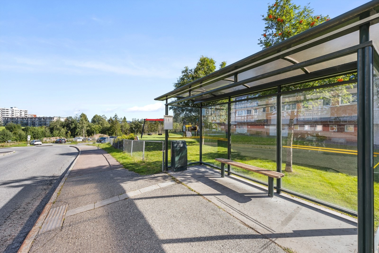 Umiddelbar nærhet til bussholdeplass Galleribilde