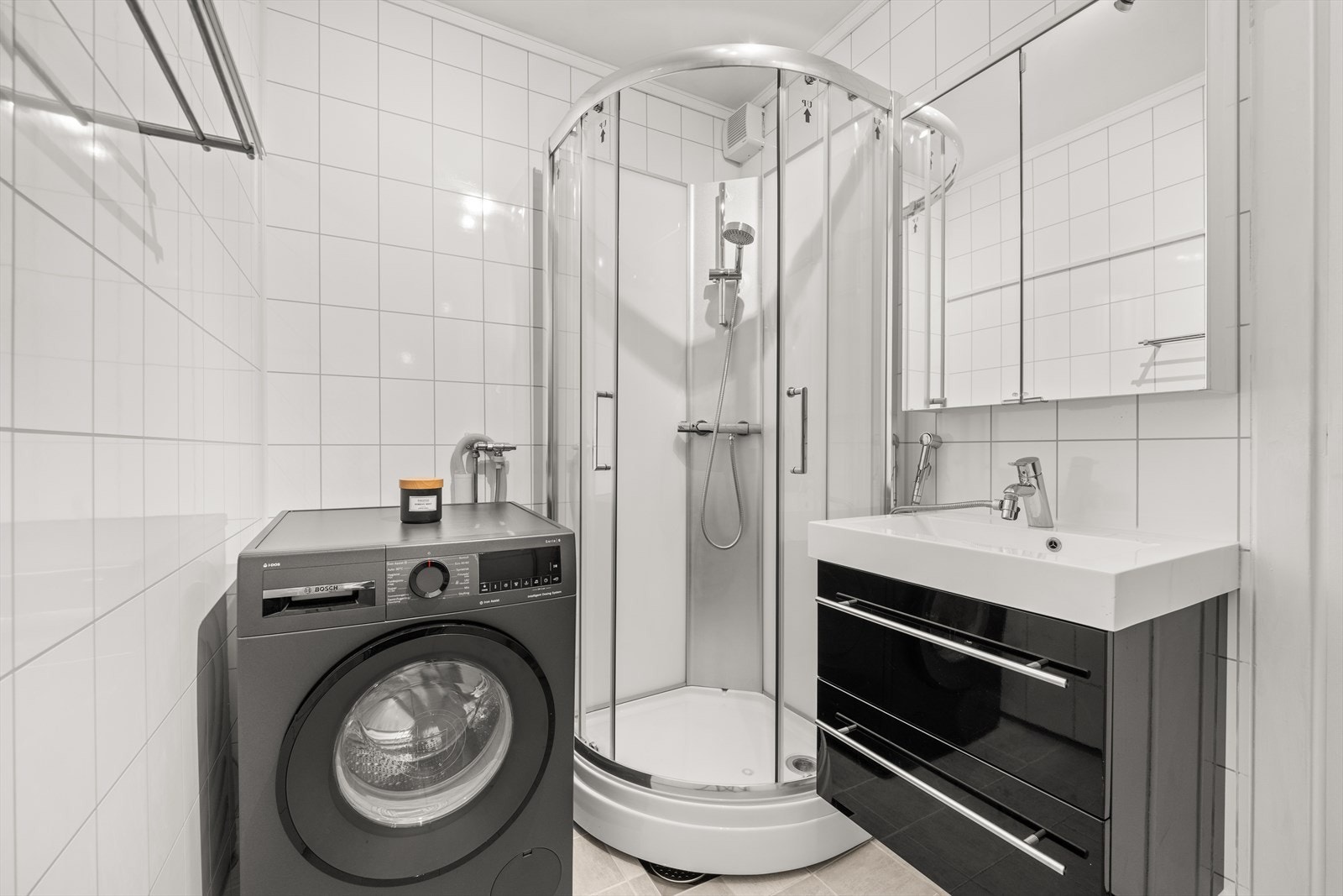 Pent bad med flislagt gulv Galleribilde