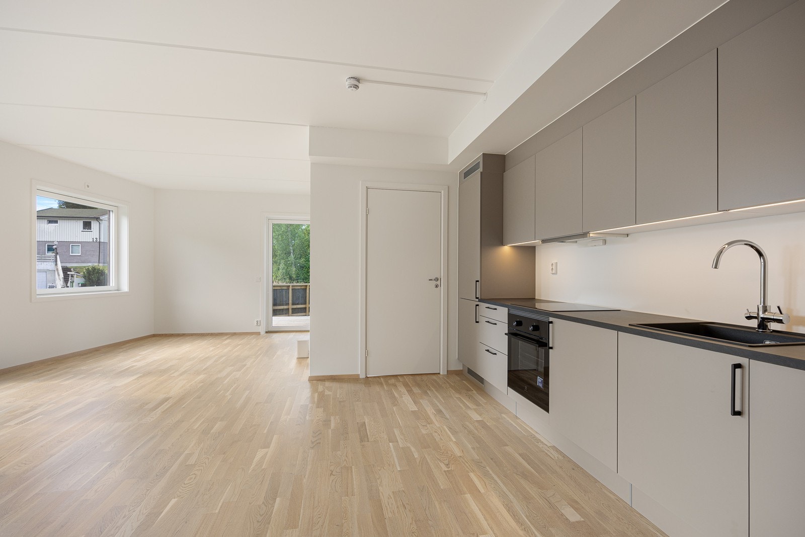 Det er balansert ventilasjon og vannbåren gulvvarme. Galleribilde