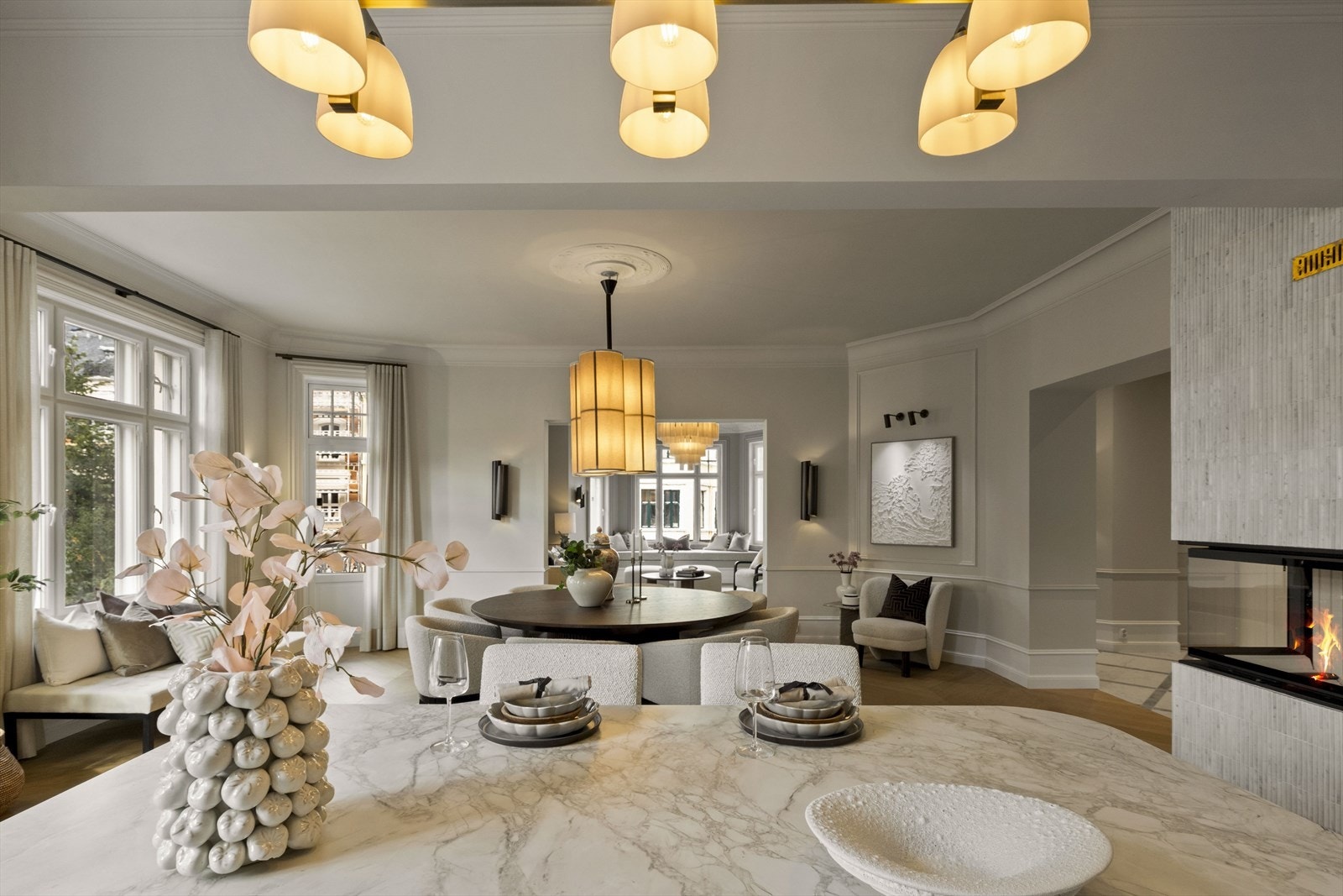 Kjøkkenøyen har benkeplate i Dekton. Dekton er svært motstandsdyktig mot riper og flekker. Galleribilde