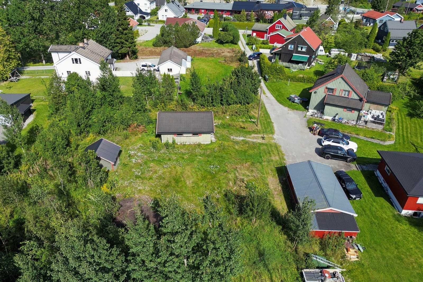 Tomten er avsatt til boligbebyggelse - nåværende i kommuneplan. Galleribilde